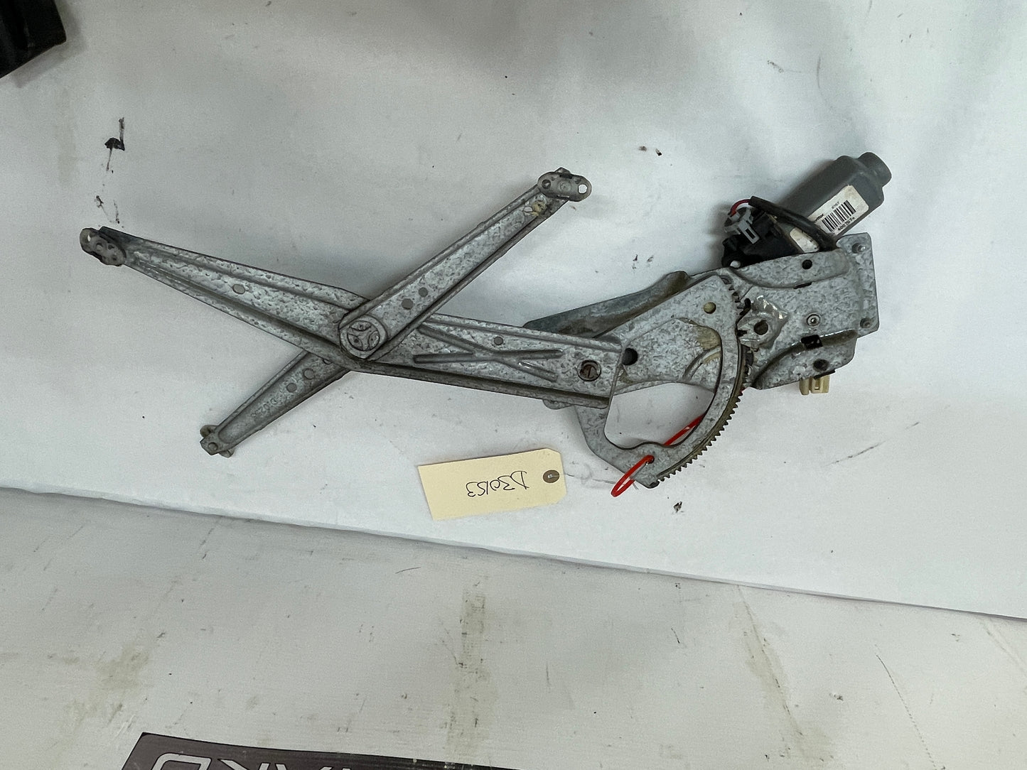 2004 Pontiac GTO RH Passenger Window Regulator w/ Motor OEM