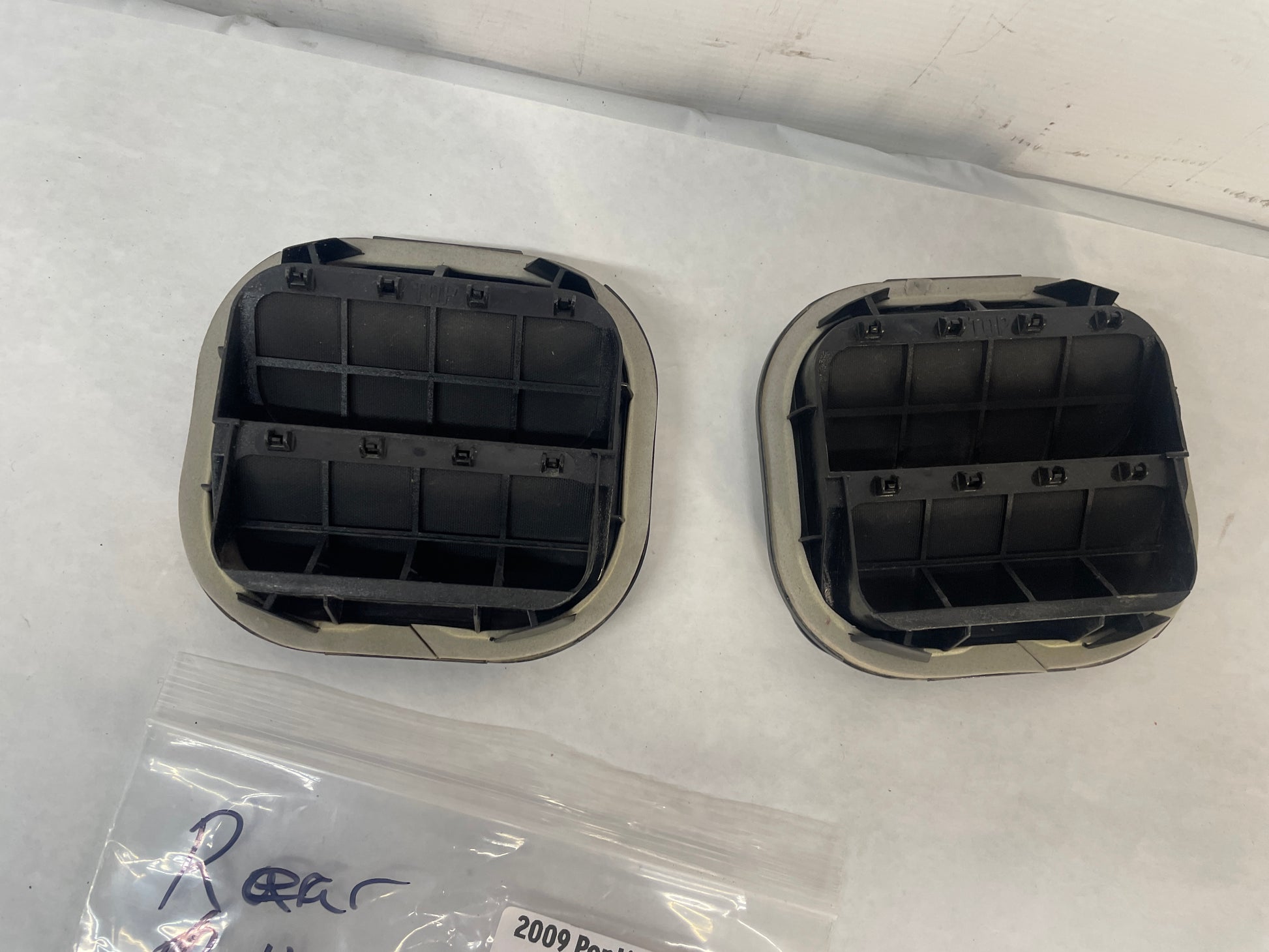 2009 Pontiac G8 GT LH Driver Rear Positive Air Vent OEM - Day's Parts Yard