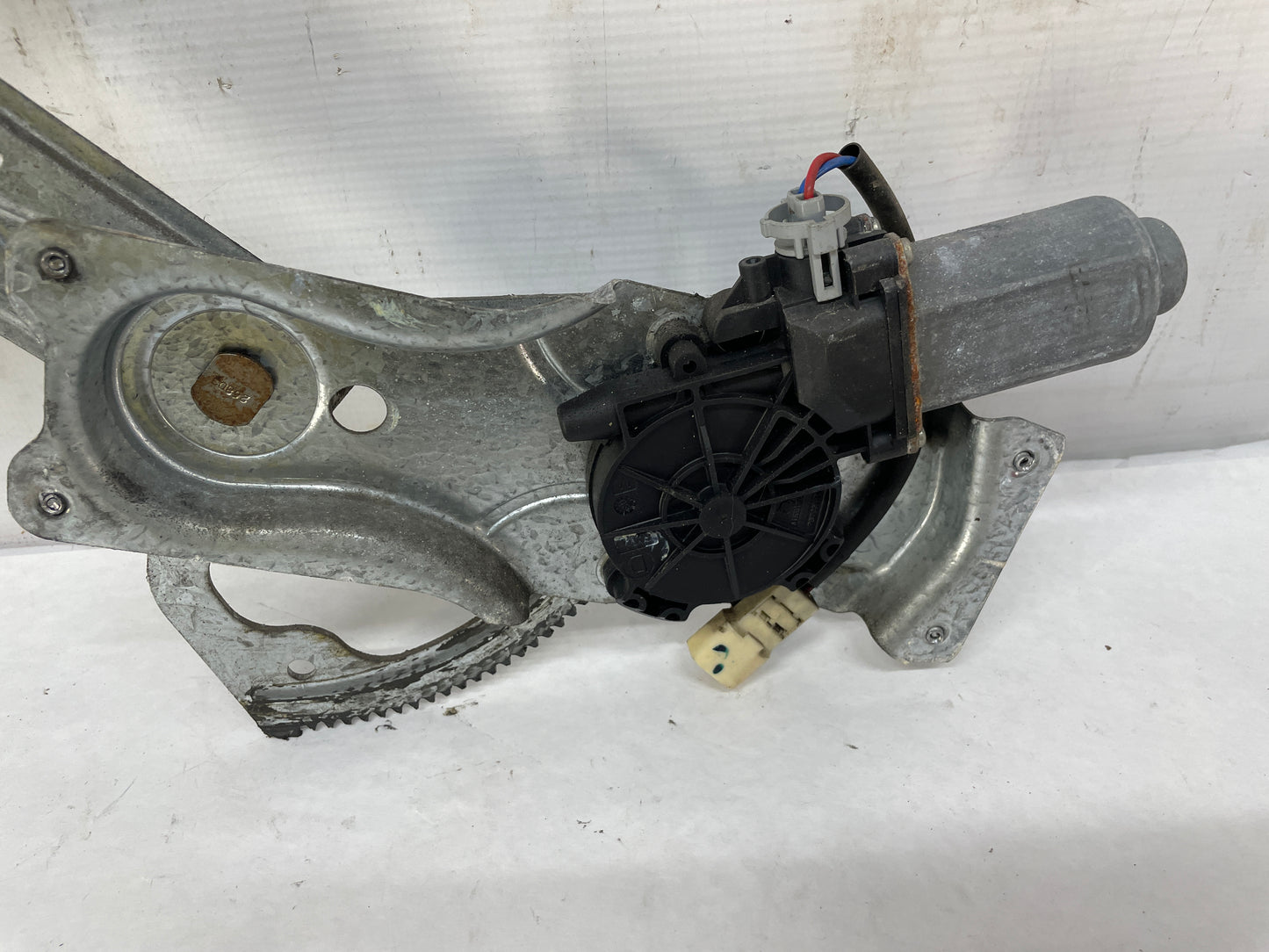 2004 Pontiac GTO LH Driver Front Window Regulator w/ Motor OEM