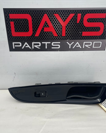 2017 Chevy SS Sedan Front RH Passenger Door Panel Window Switch OEM