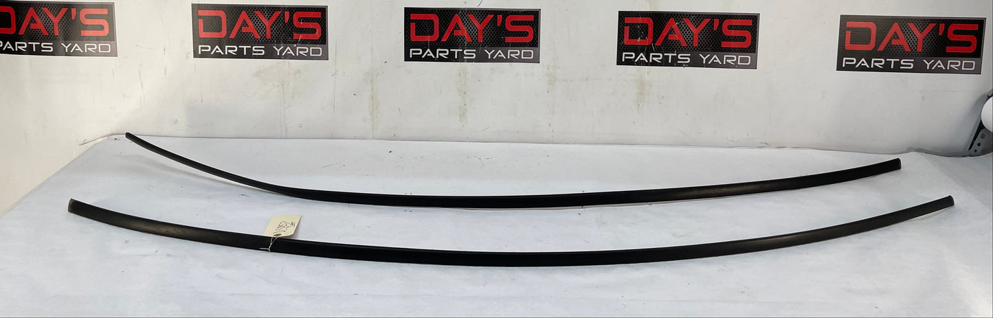 2004 Pontiac GTO RH & LH Roof Panel Joint Finish Trim Molding OEM