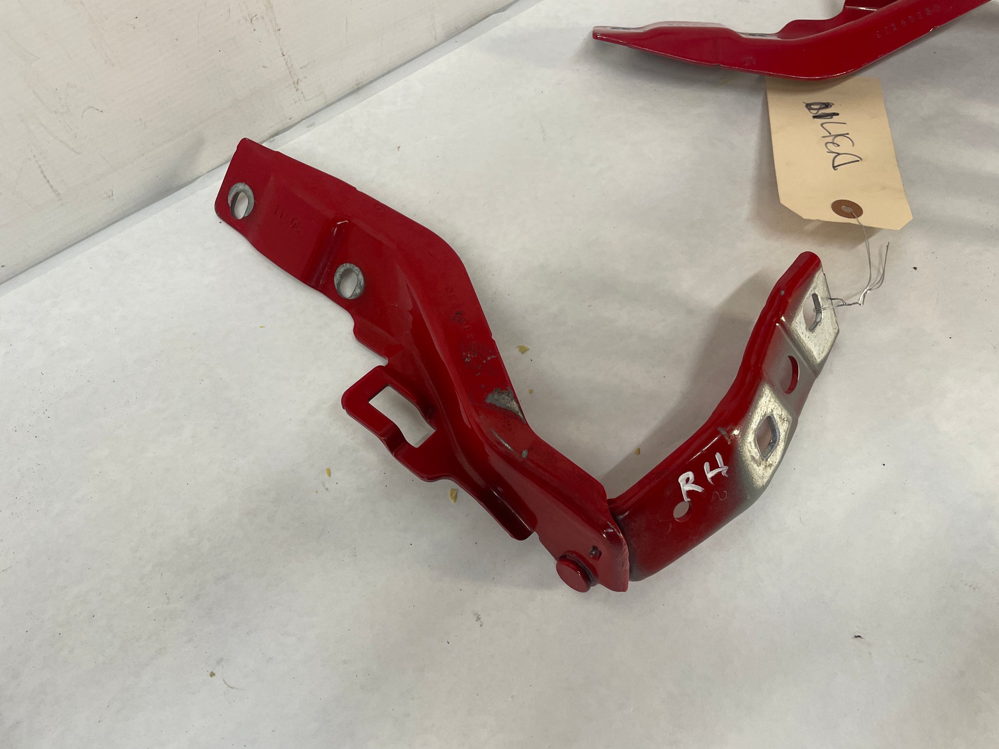 2009 Pontiac G8 GT RH & LH Hood Hinges OEM - Day's Parts Yard