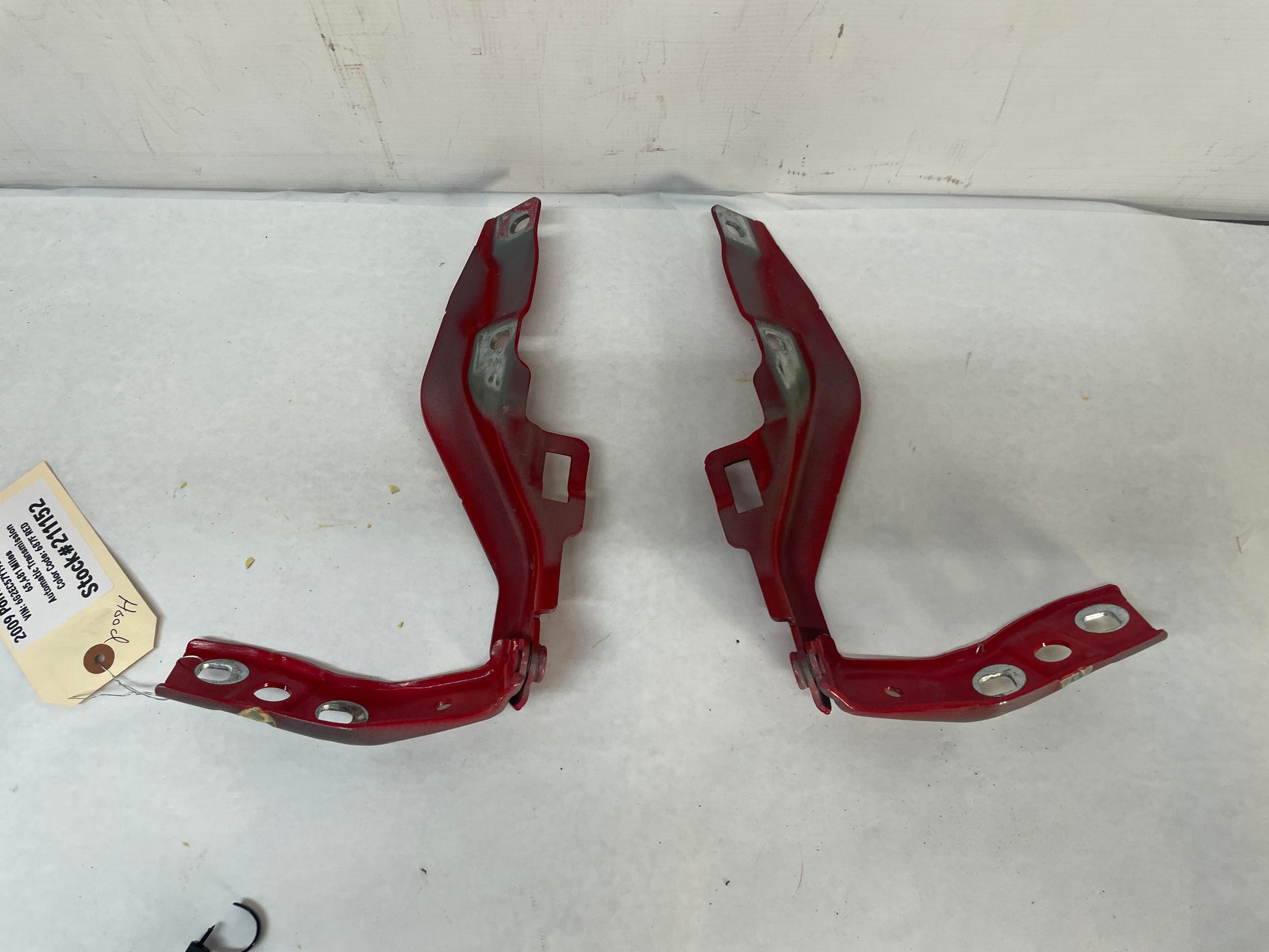 2009 Pontiac G8 GT RH & LH Hood Hinges OEM - Day's Parts Yard