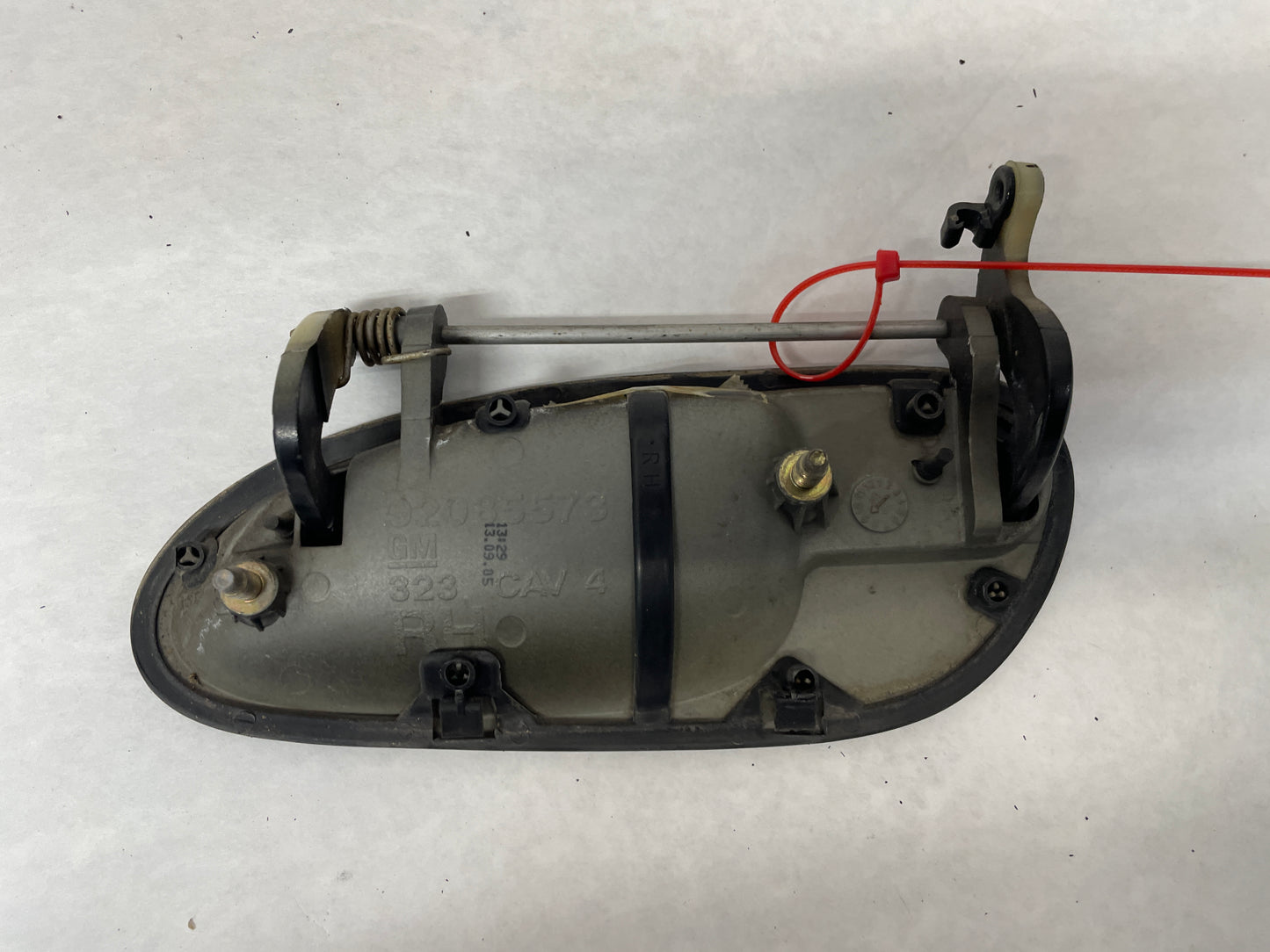 2006 Pontiac GTO RH Passenger Exterior Door Handle OEM - Day's Parts Yard