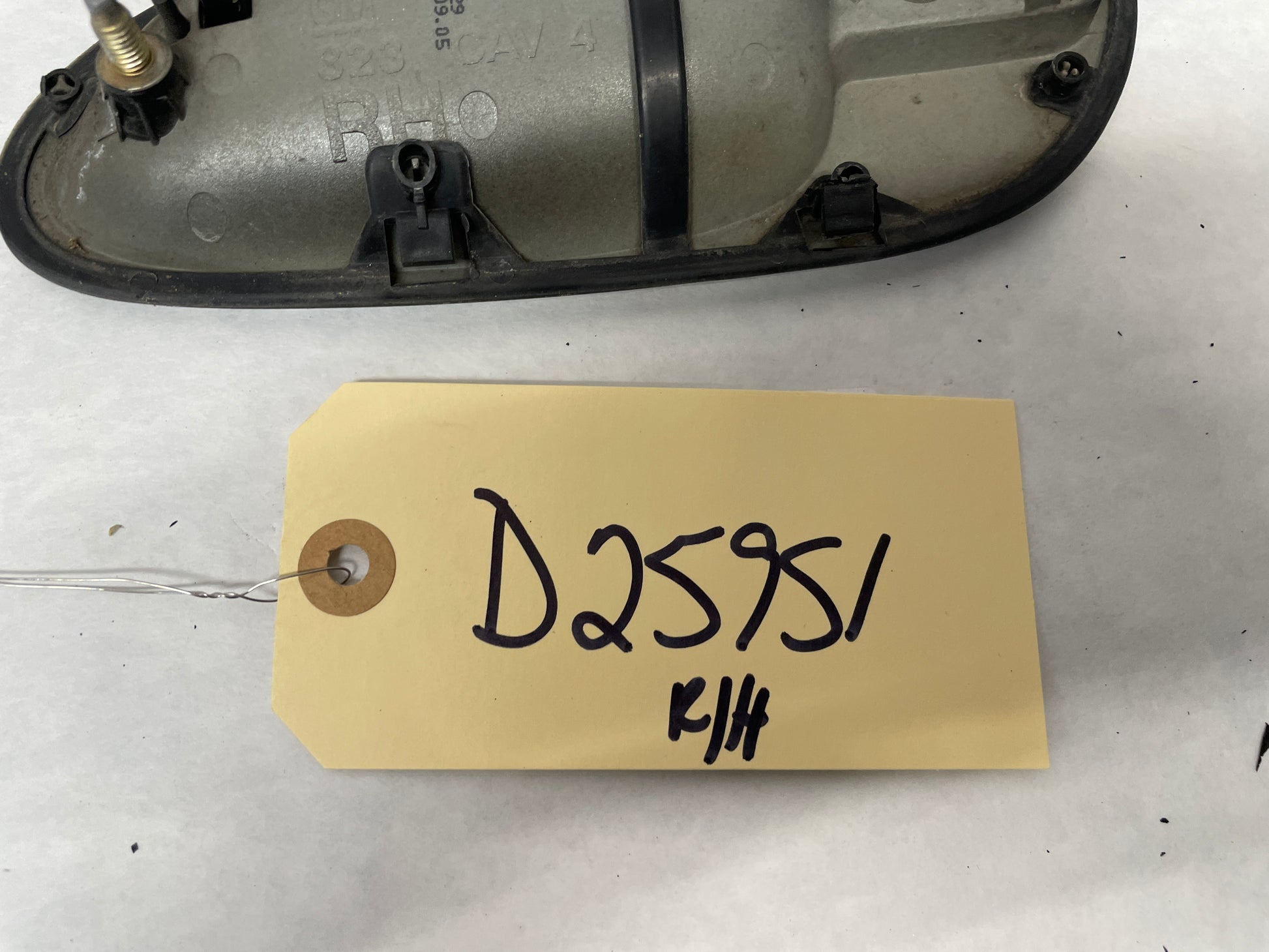 2006 Pontiac GTO RH Passenger Exterior Door Handle OEM - Day's Parts Yard