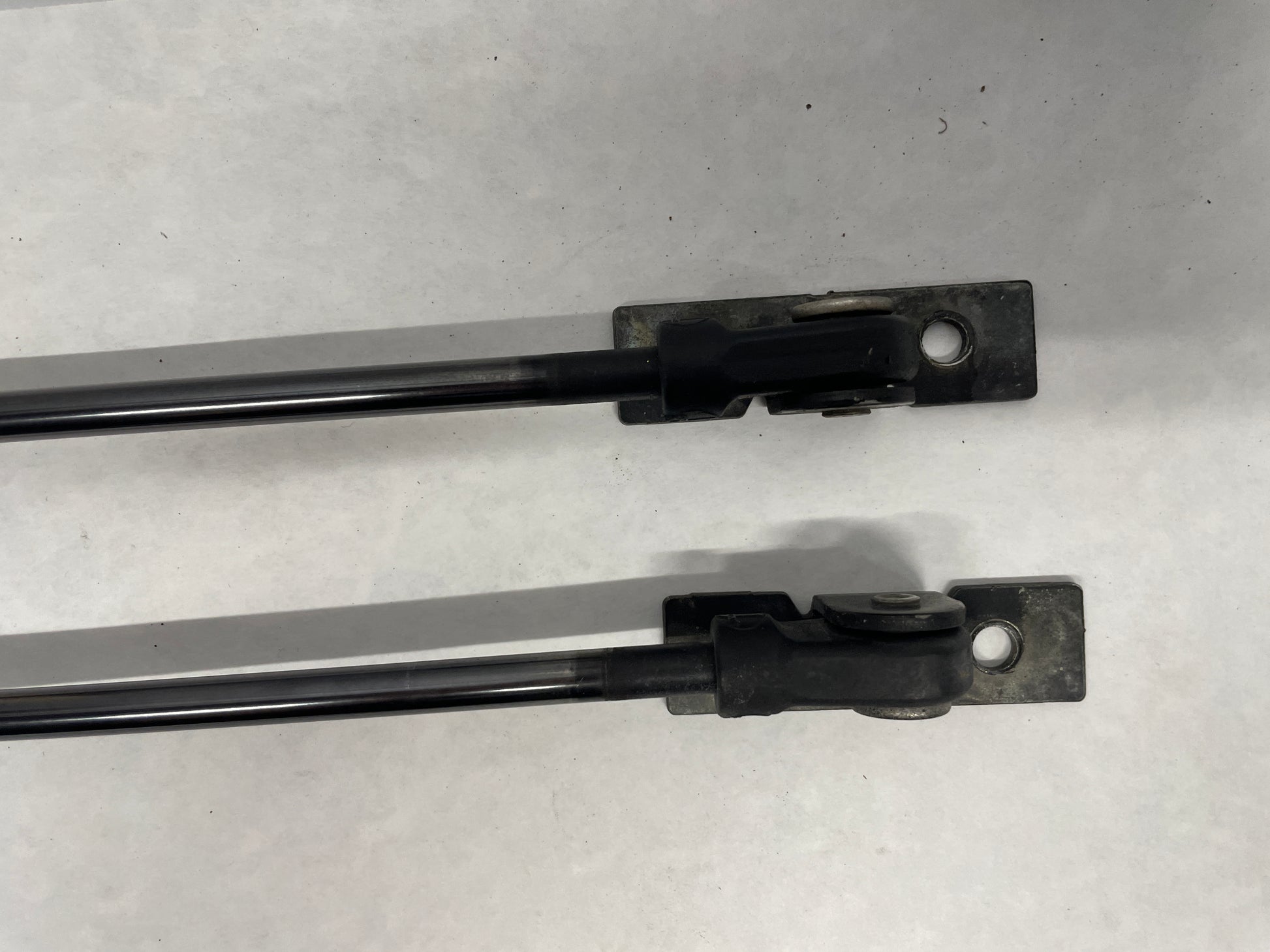 2006 Pontiac GTO RH & LH Hood Gas Lift Support Strut Shocks OEM - Day's Parts Yard