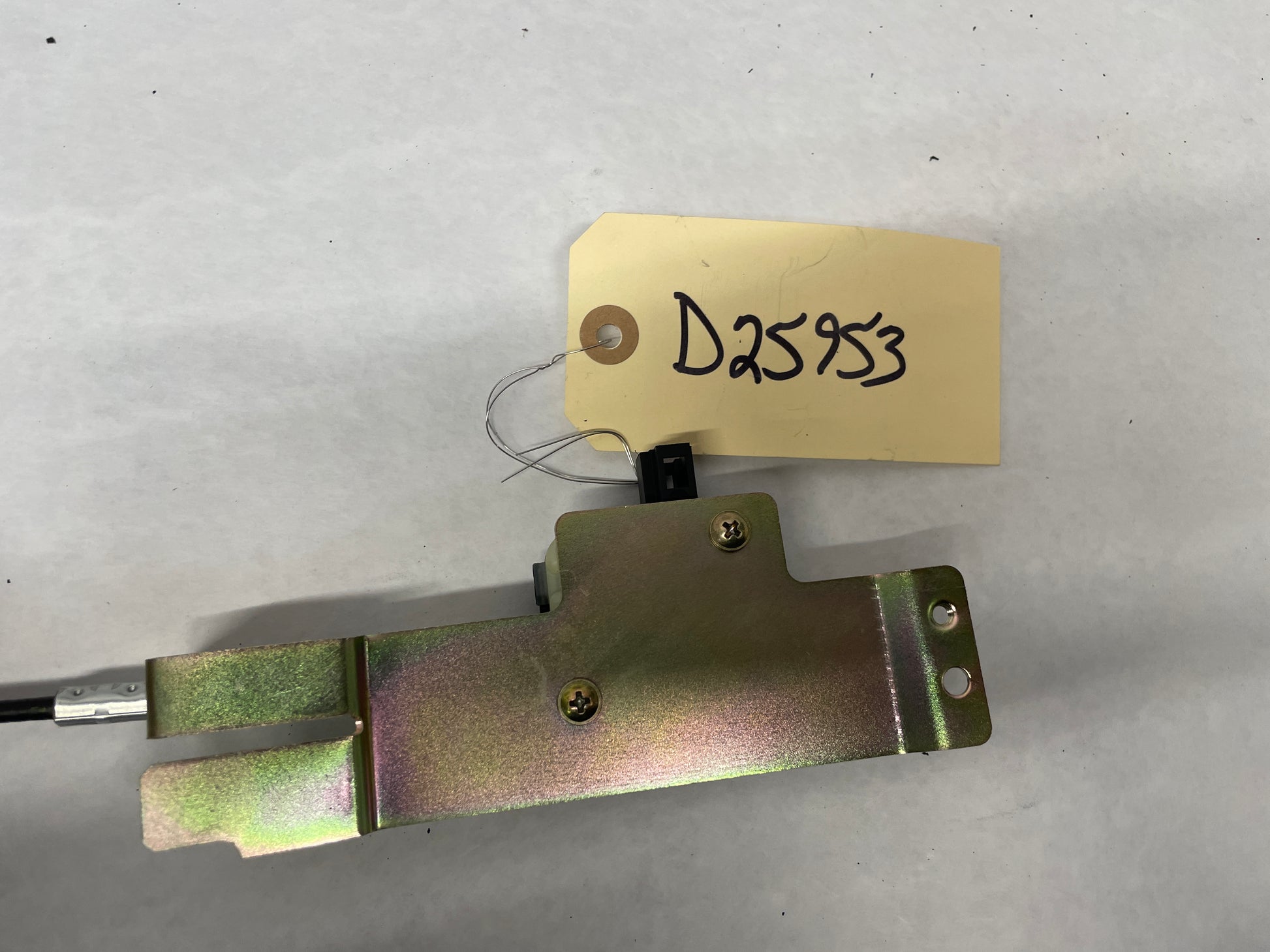 2006 Pontiac GTO Fuel Gas Door Lock Actuator w/ Cable  OEM - Day's Parts Yard