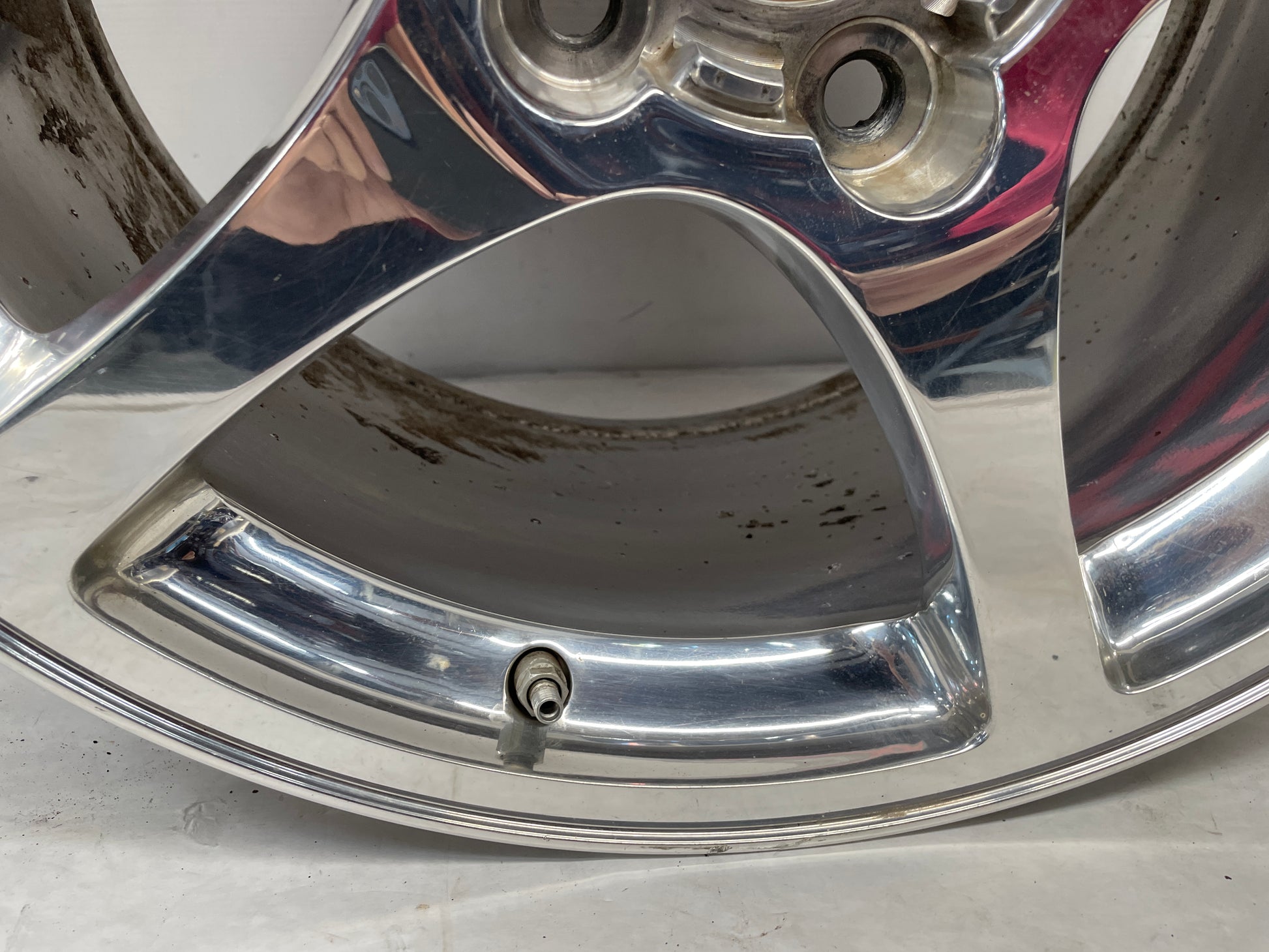 2004 Chevy C5 Corvette Factory OEM Rear Wheel 18X9.5 - Day's Parts Yard