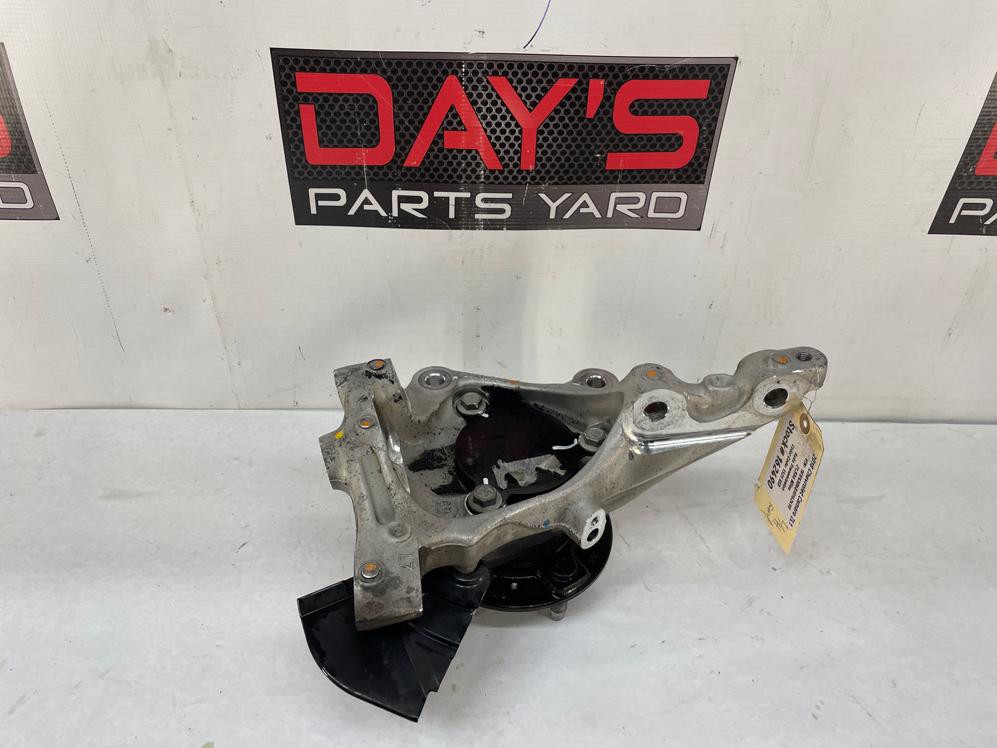 2018 Chevy Camaro ZL1 Front LH Driver Spindle Knuckle Hub OEM