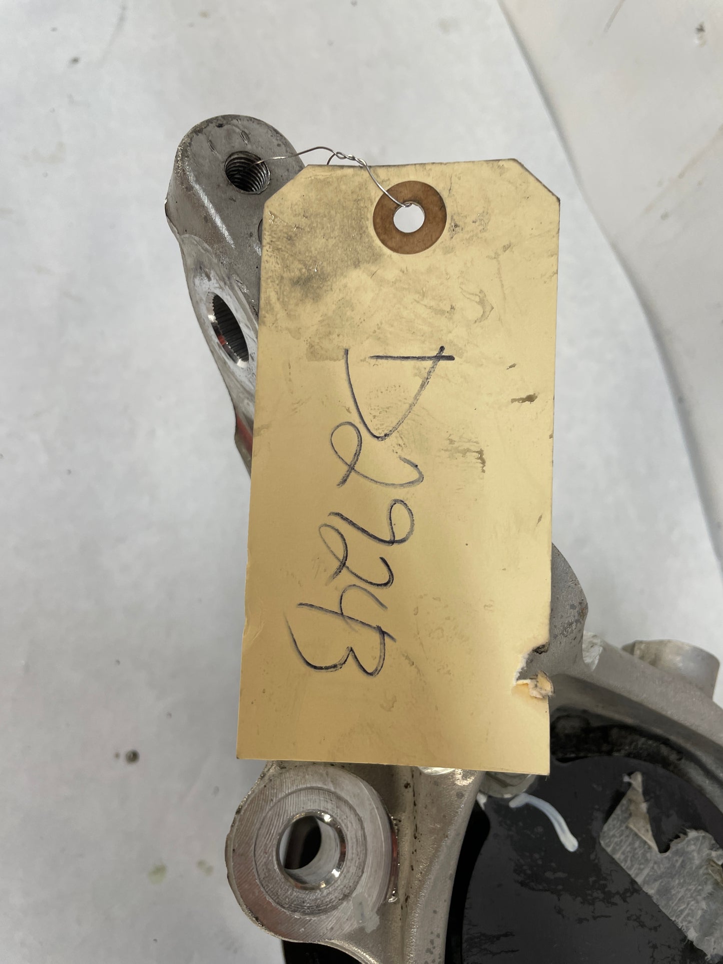 2018 Chevy Camaro ZL1 Front LH Driver Spindle Knuckle Hub OEM