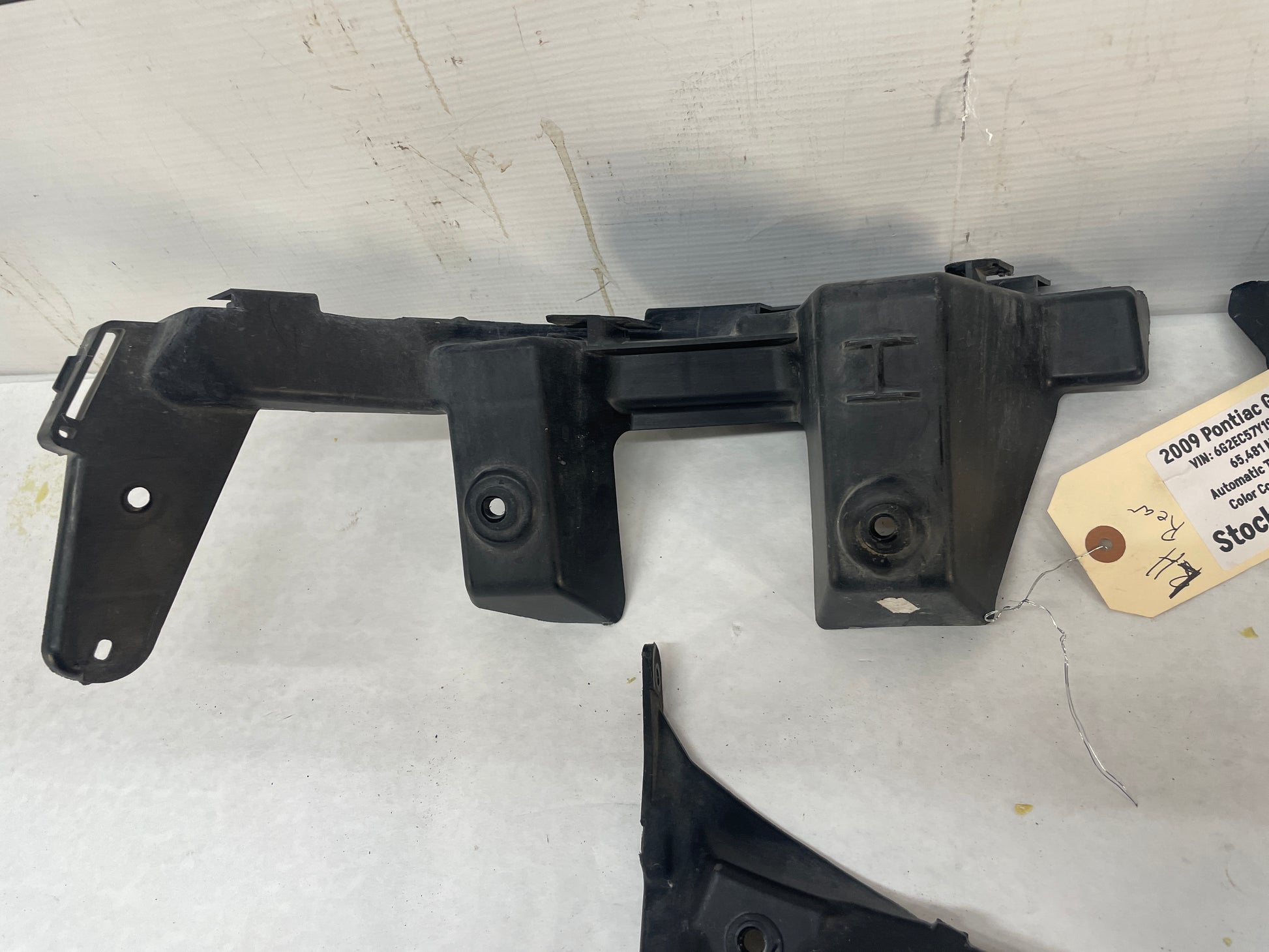 2009 Pontiac G8 GT Complete Rear Bumper Brackets Mounts Supports Guides Set OEM - Day's Parts Yard