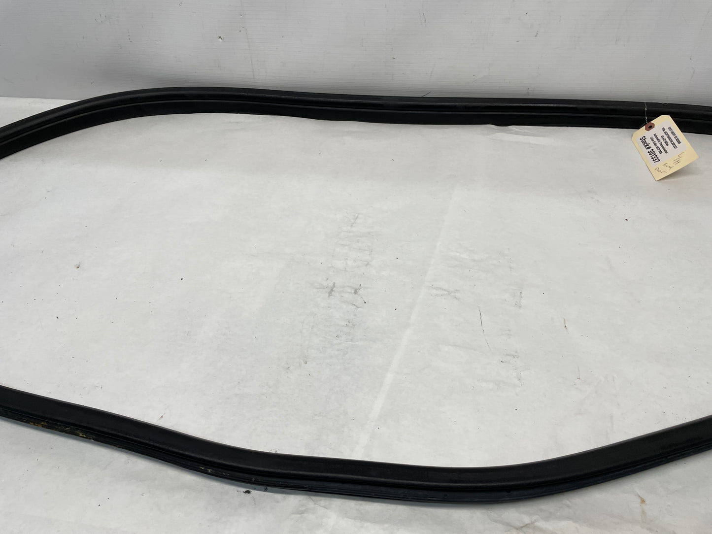 2017 Chevy SS Sedan LH Driver Front Door Rubber Weather Strip Seal OEM - Day's Parts Yard