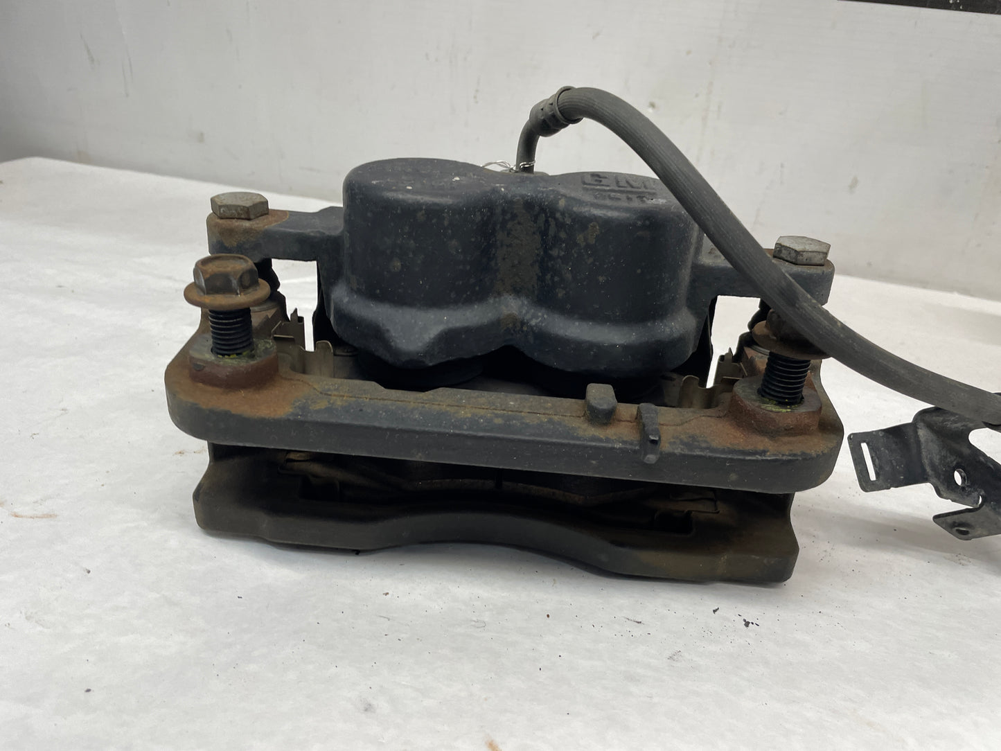 2013 GMC Sierra C1500 SLE RH & LH Front Brake Calipers OEM - Day's Parts Yard