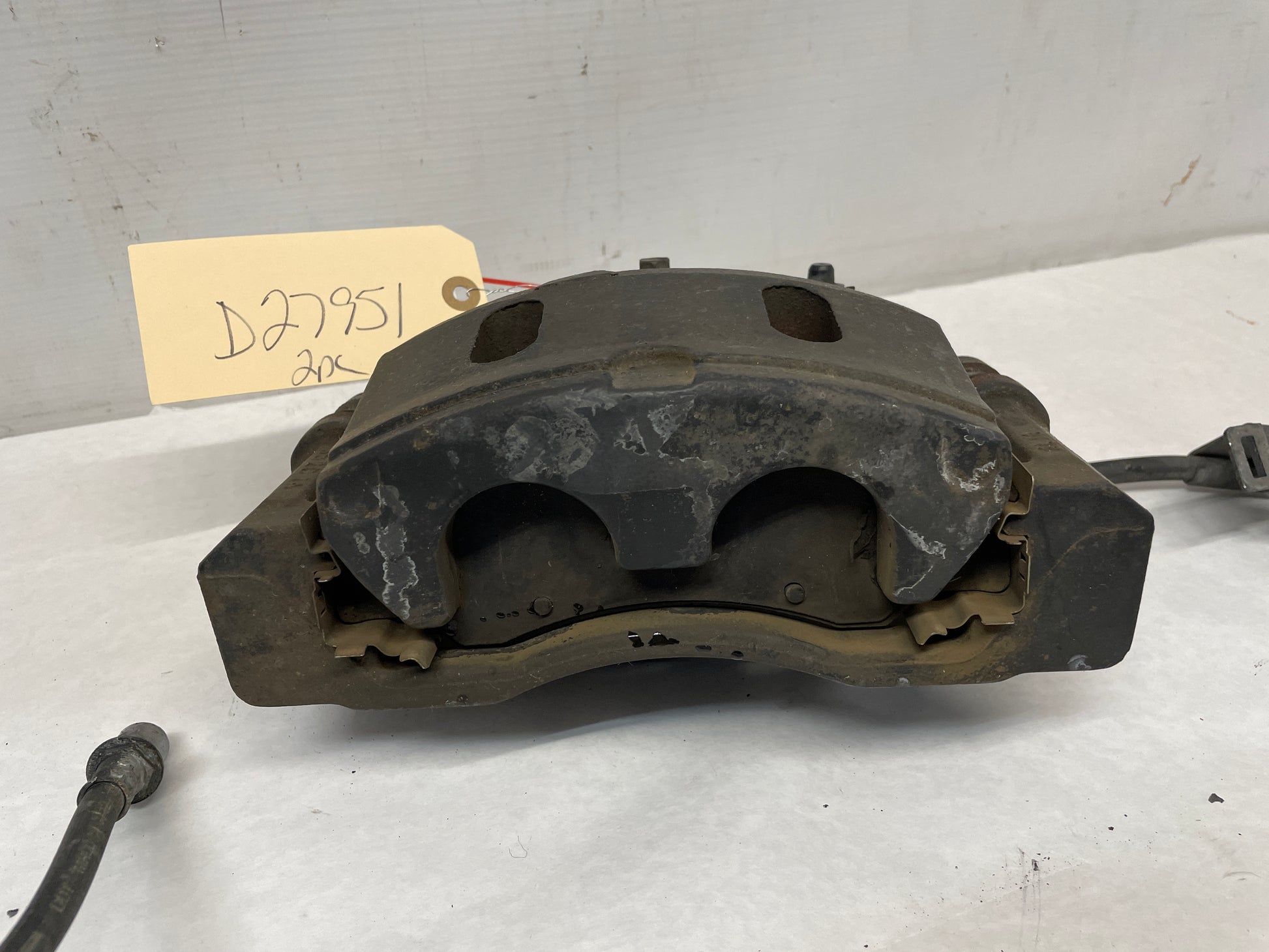 2013 GMC Sierra C1500 SLE RH & LH Front Brake Calipers OEM - Day's Parts Yard