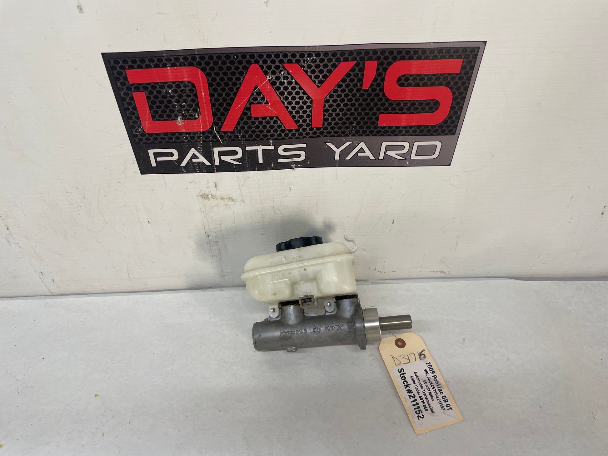 2009 Pontiac G8 GT Brake Master Cylinder with Reservoir & Sensor OEM - Day's Parts Yard