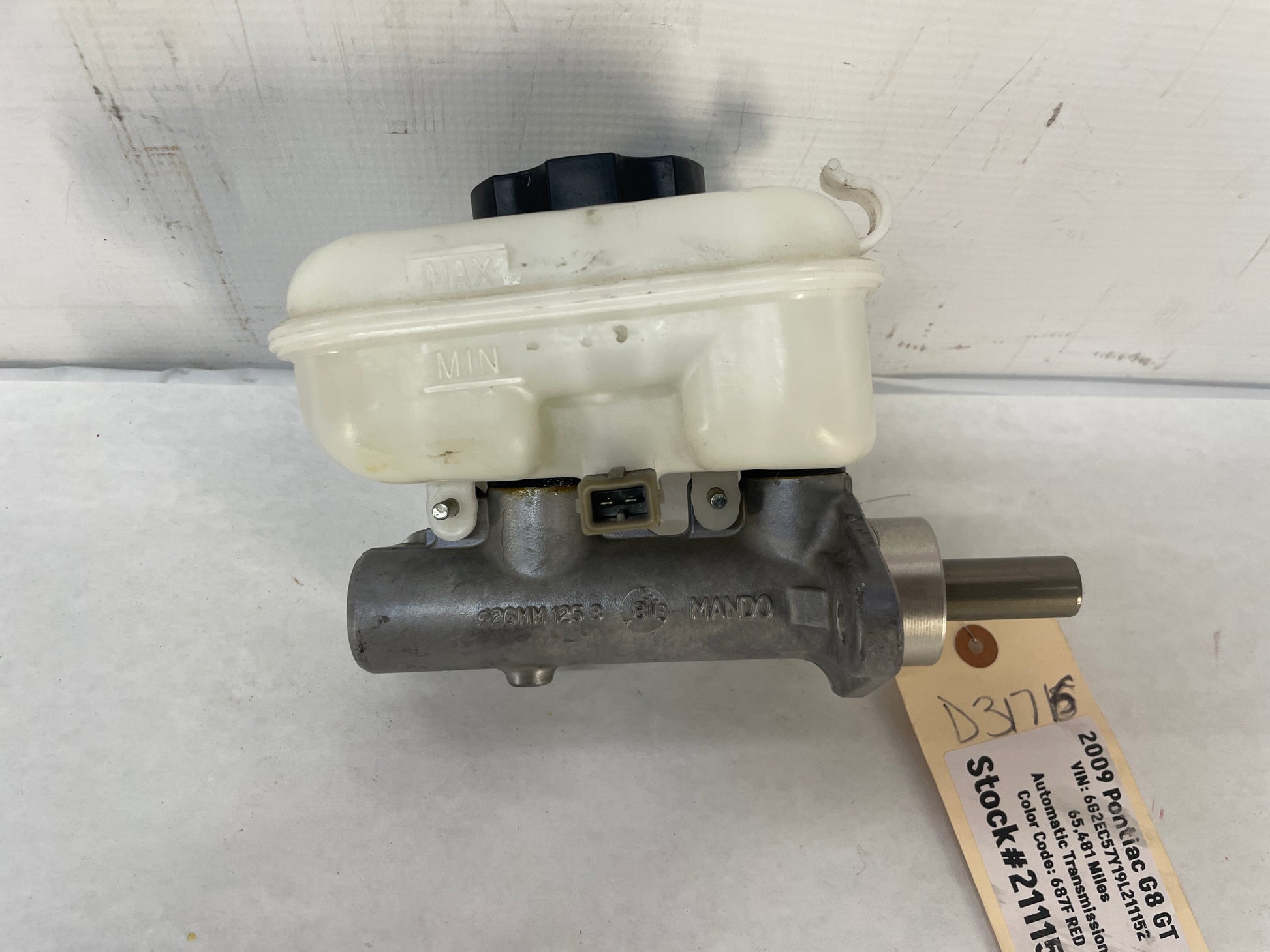 2009 Pontiac G8 GT Brake Master Cylinder with Reservoir & Sensor OEM - Day's Parts Yard