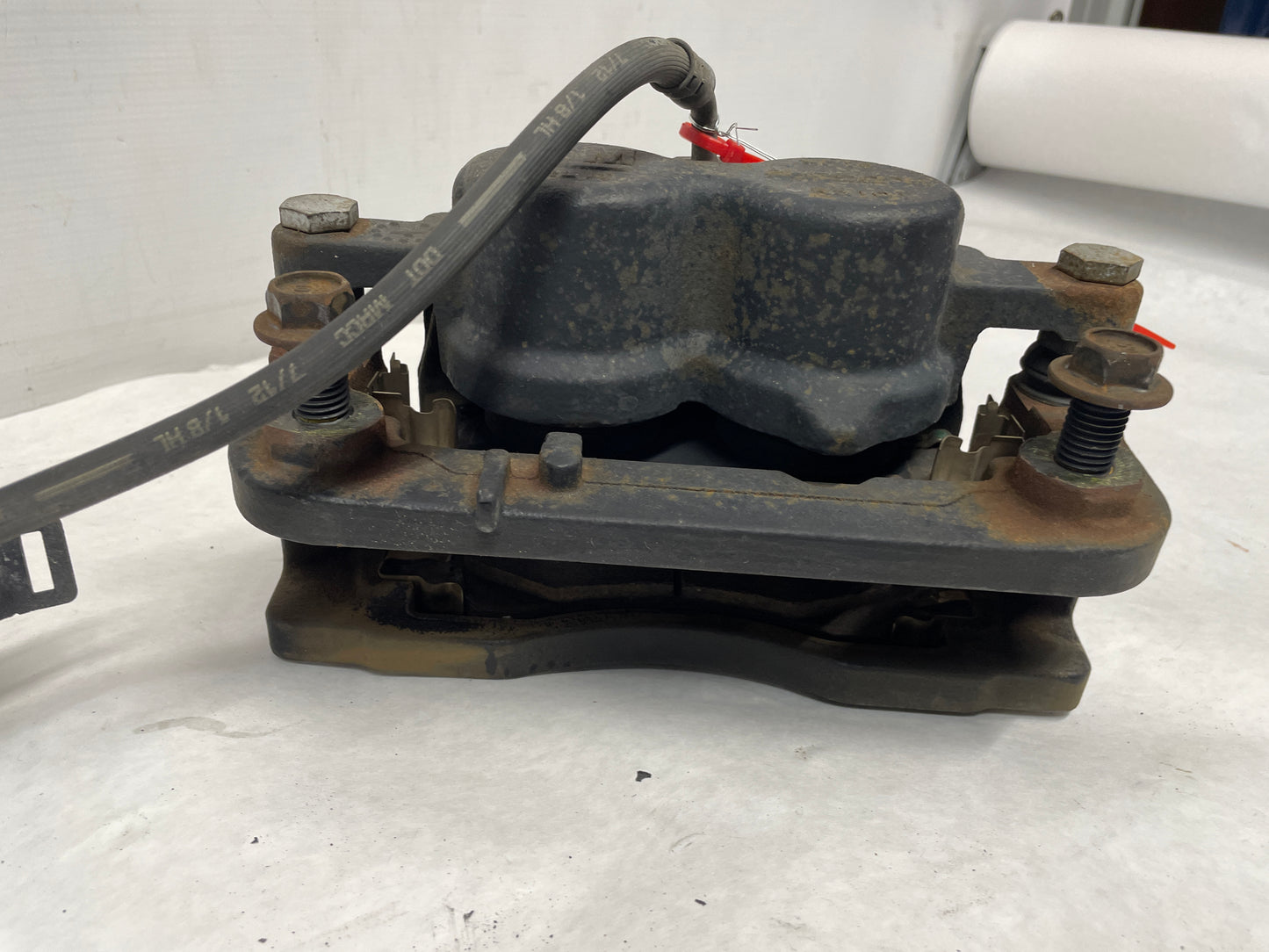 2013 GMC Sierra C1500 SLE RH & LH Front Brake Calipers OEM - Day's Parts Yard