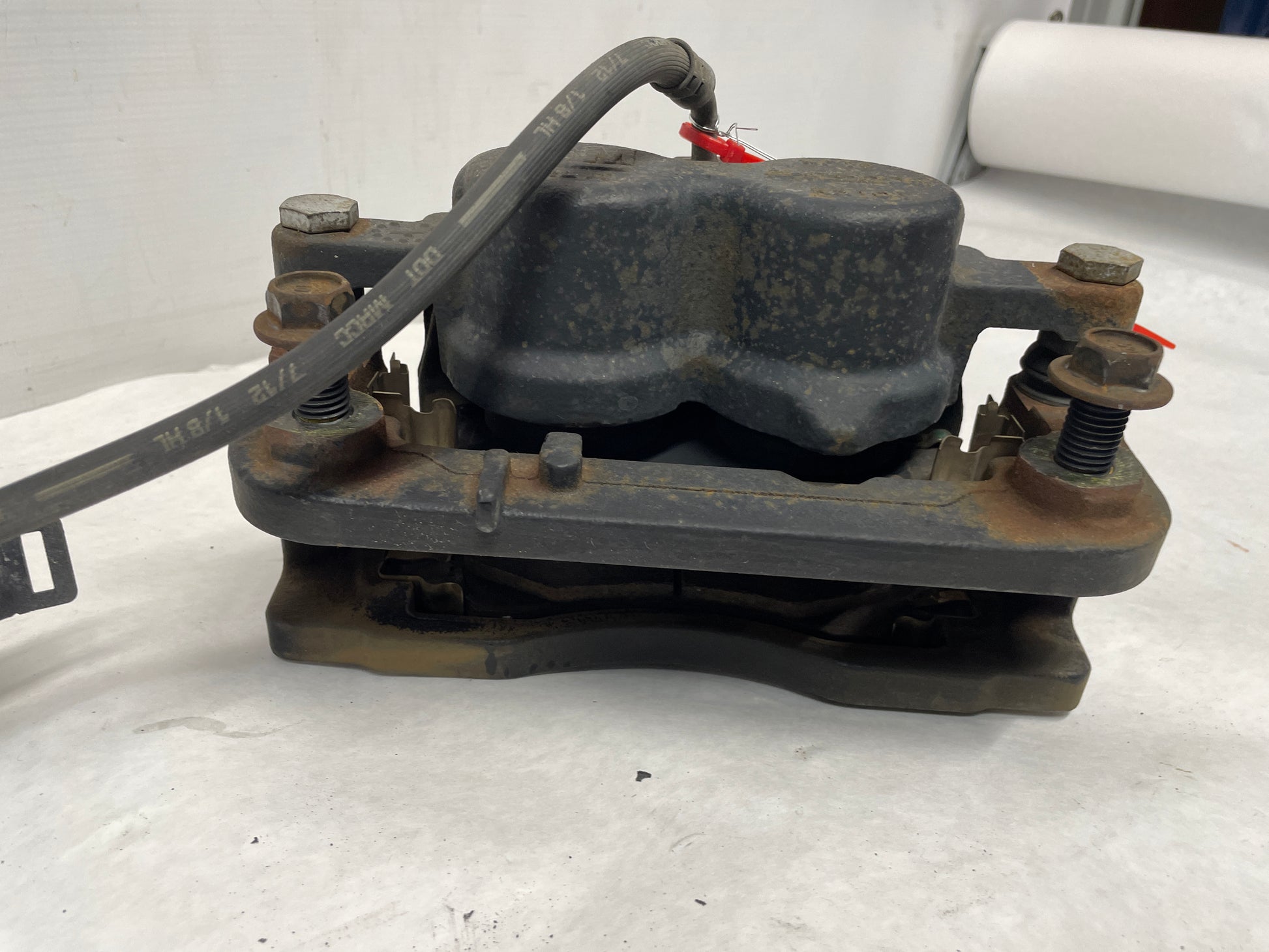 2013 GMC Sierra C1500 SLE RH & LH Front Brake Calipers OEM - Day's Parts Yard