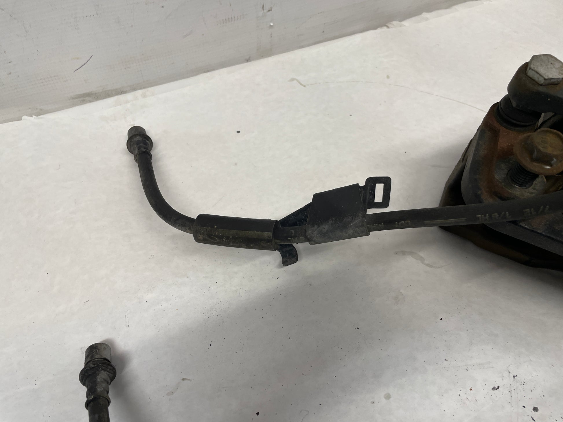 2013 GMC Sierra C1500 SLE RH & LH Front Brake Calipers OEM - Day's Parts Yard