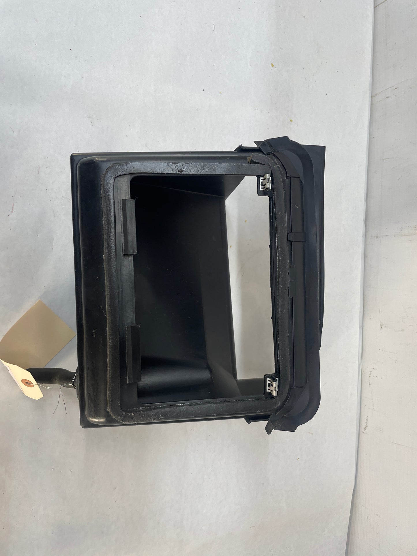 2009 Pontiac G8 GT Cabin Air Filter Heater Box Plastic Housing OEM - Day's Parts Yard