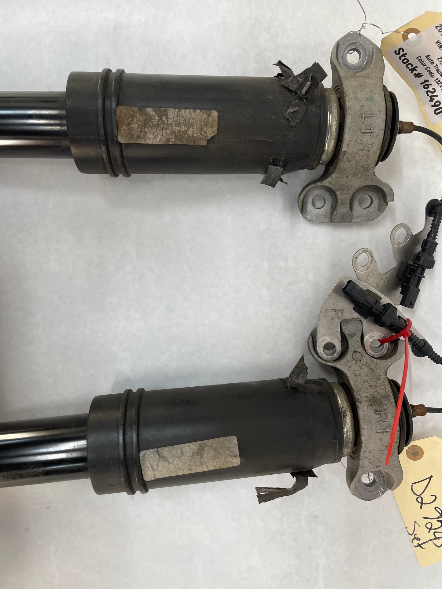 2018 Chevy Camaro ZL1  RH & LH Rear Suspension Shock Absorber Magnetic Ride OEM