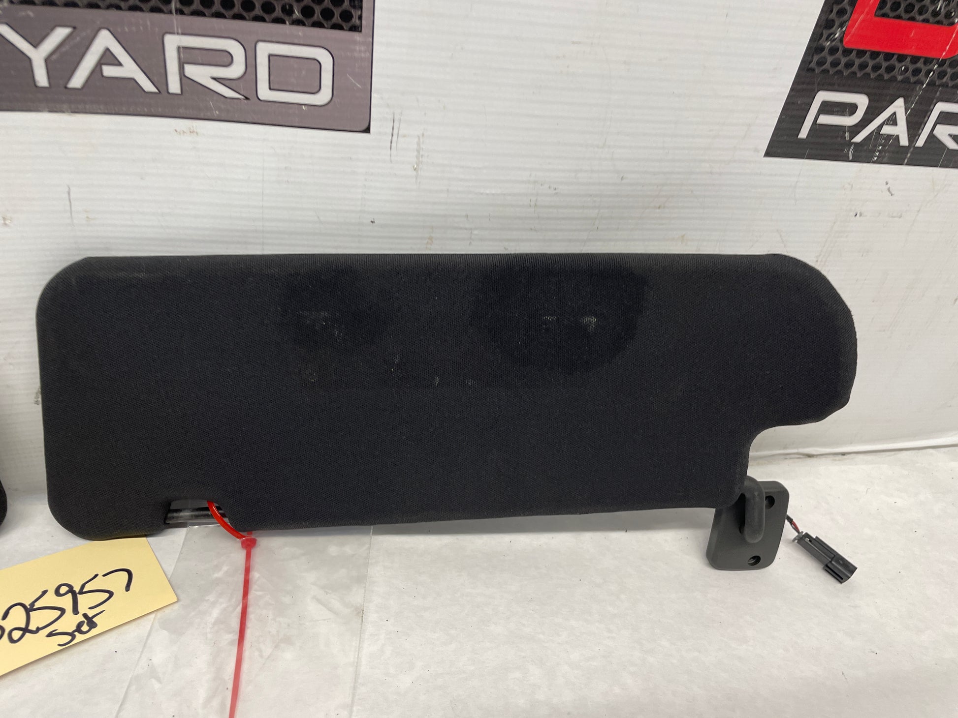 2006 Pontiac GTO RH & LH Sun Visors Sunvisors w/ Clips OEM - Day's Parts Yard