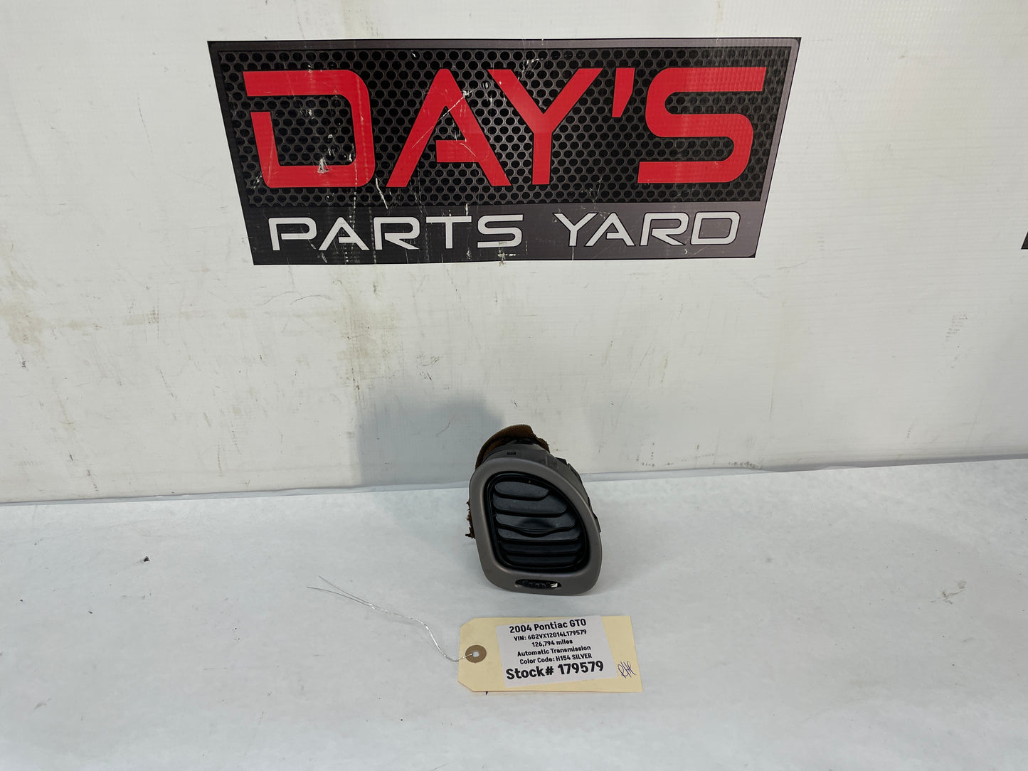 2004 Pontiac GTO RH Passenger Door Panel HVAC Vent OEM