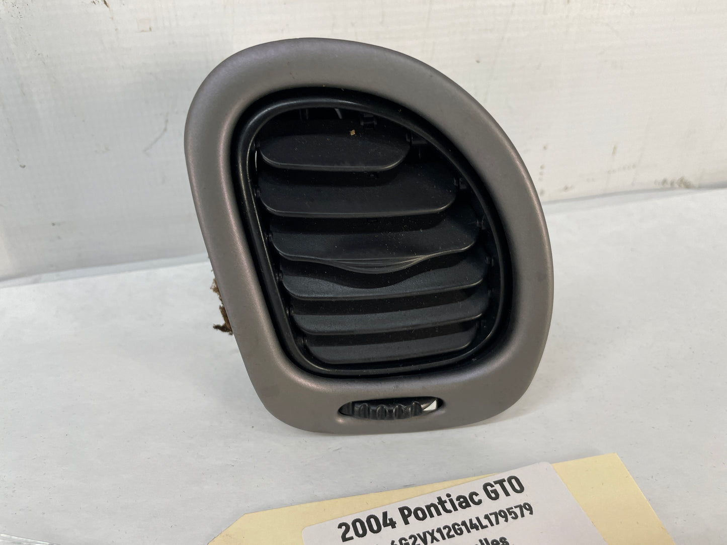 2004 Pontiac GTO RH Passenger Door Panel HVAC Vent OEM