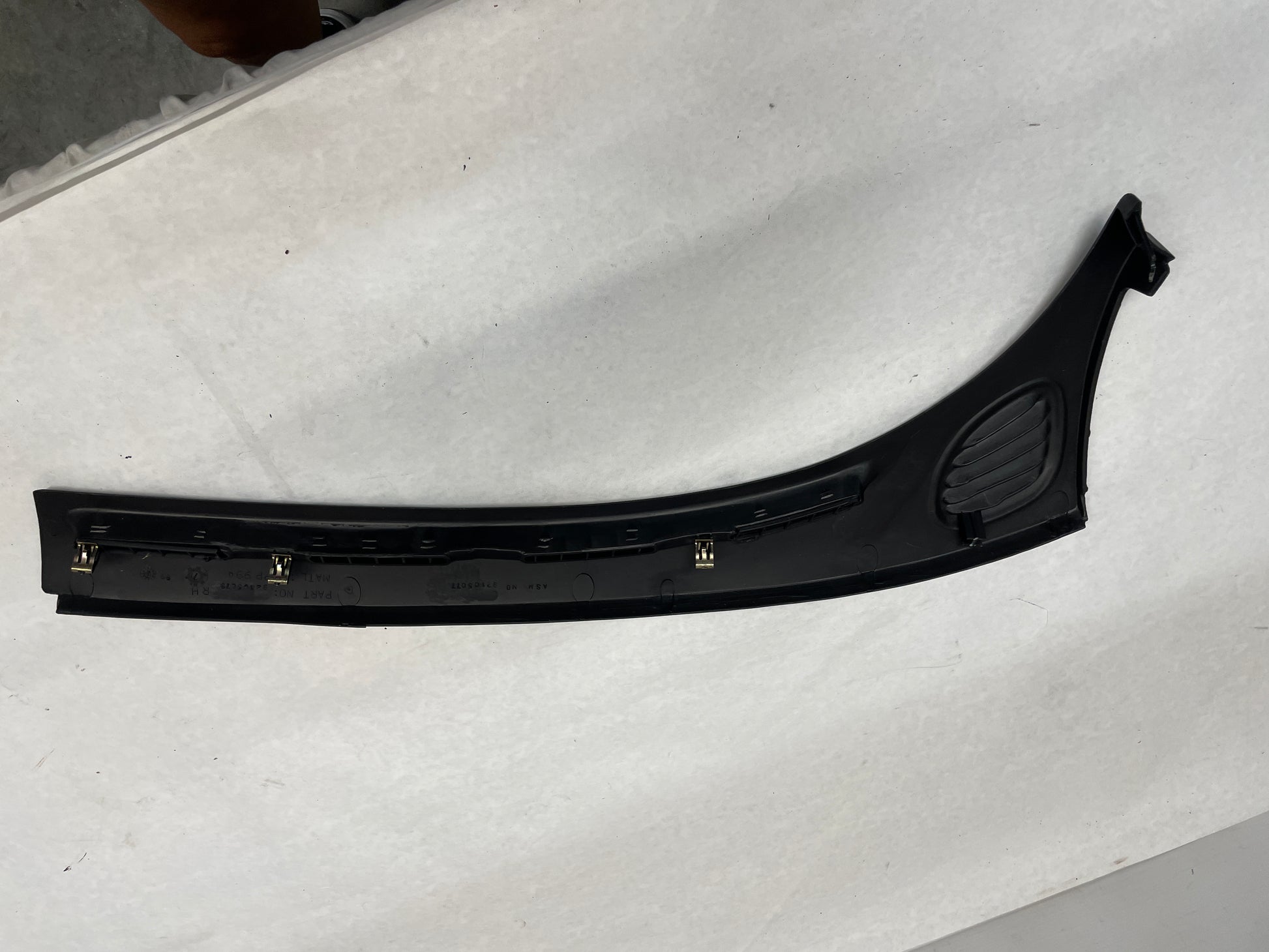 2006 Pontiac GTO Windshield Dash Cowl Defrost Grille Panels Vent Trim Pair OEM - Day's Parts Yard