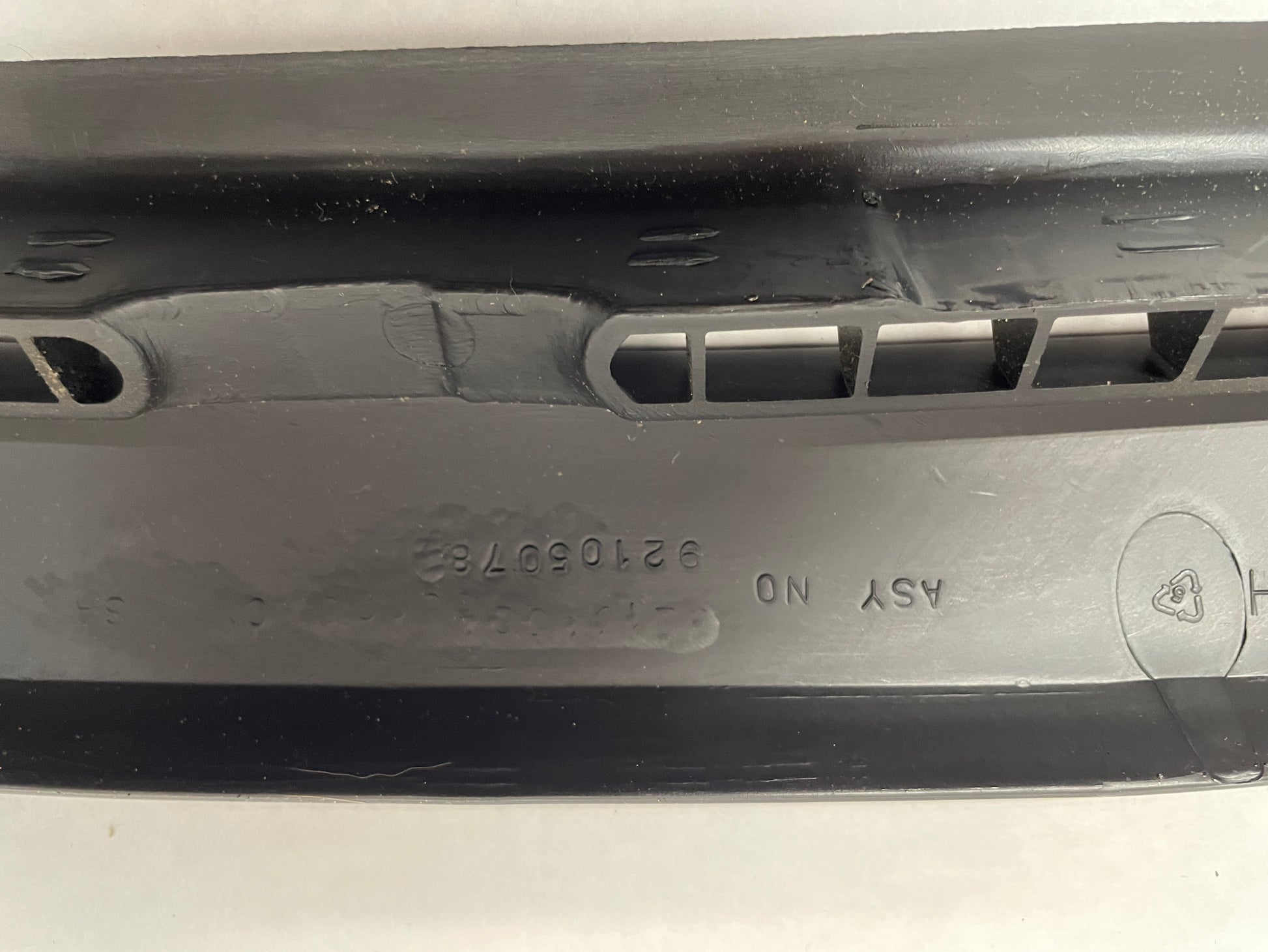 2006 Pontiac GTO Windshield Dash Cowl Defrost Grille Panels Vent Trim Pair OEM - Day's Parts Yard
