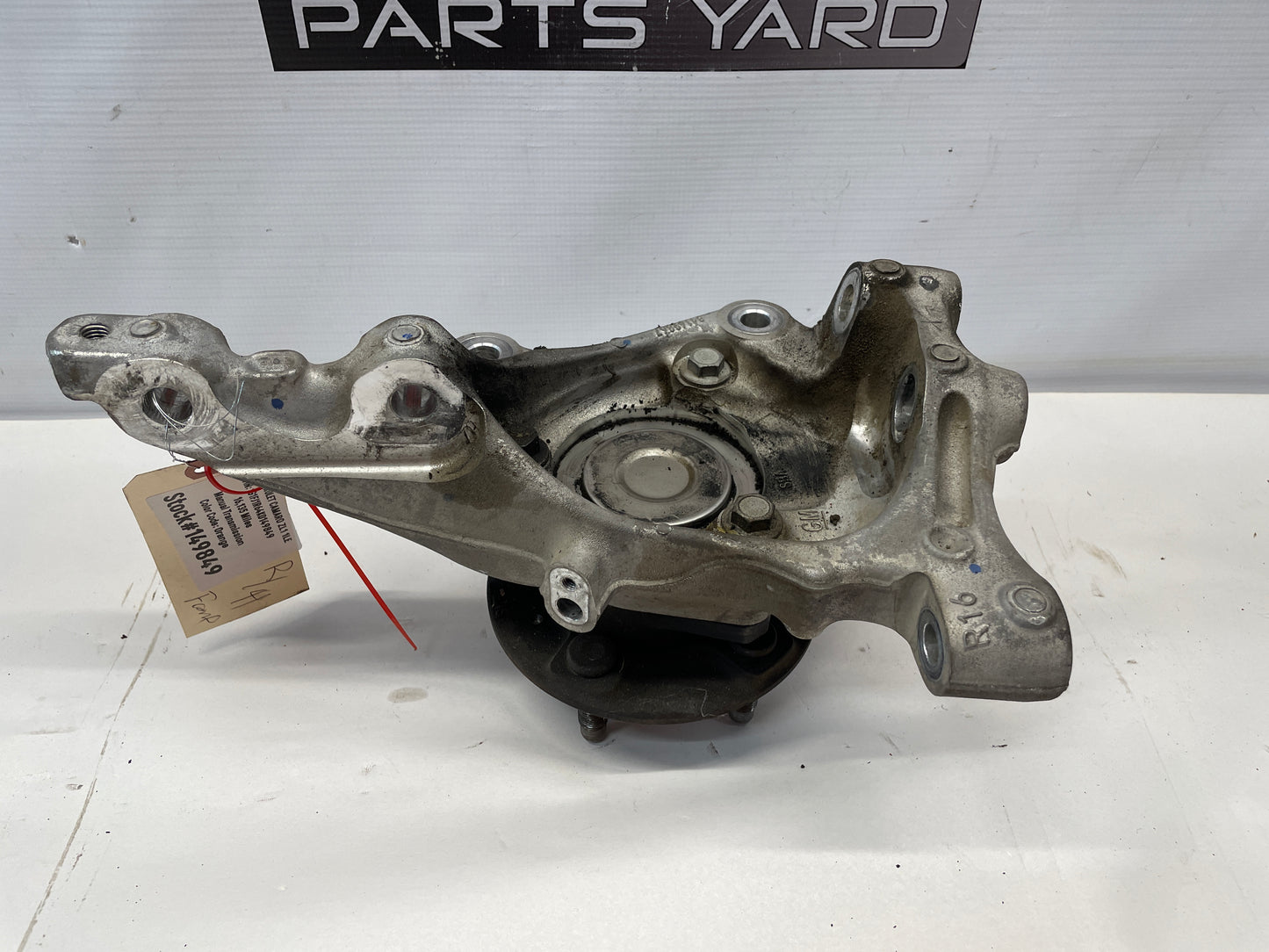 2019 Chevy Camaro ZL1 1LE Front RH Passenger Spindle Knuckle Hub OEM