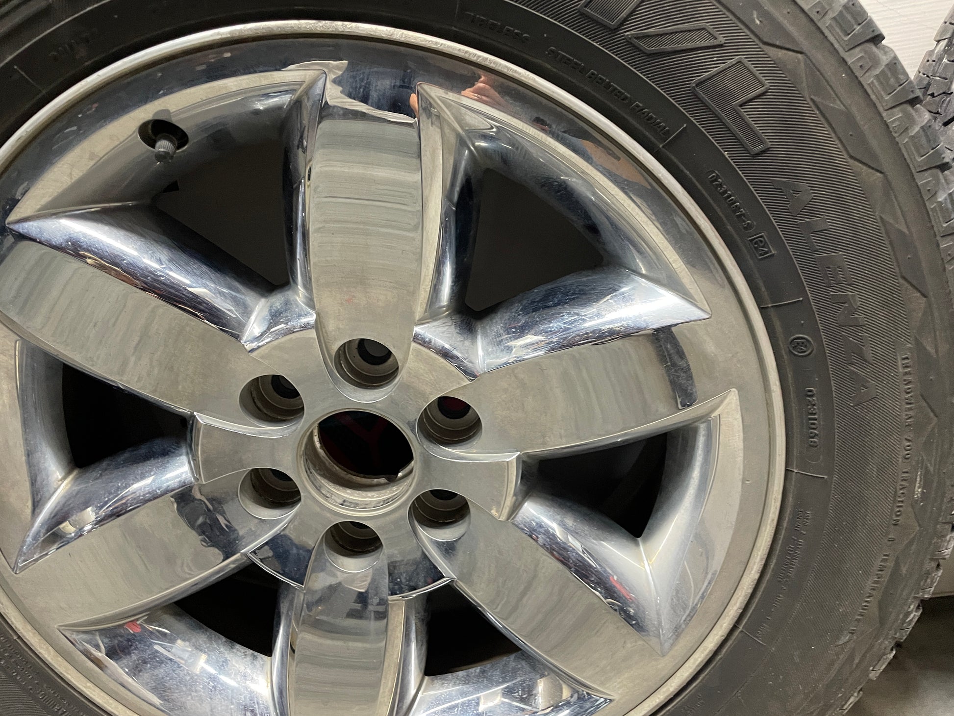 2013 GMC Sierra C1500 SLE Wheels & Tires Bridgestone Dueler Set 20X8.5 - Day's Parts Yard