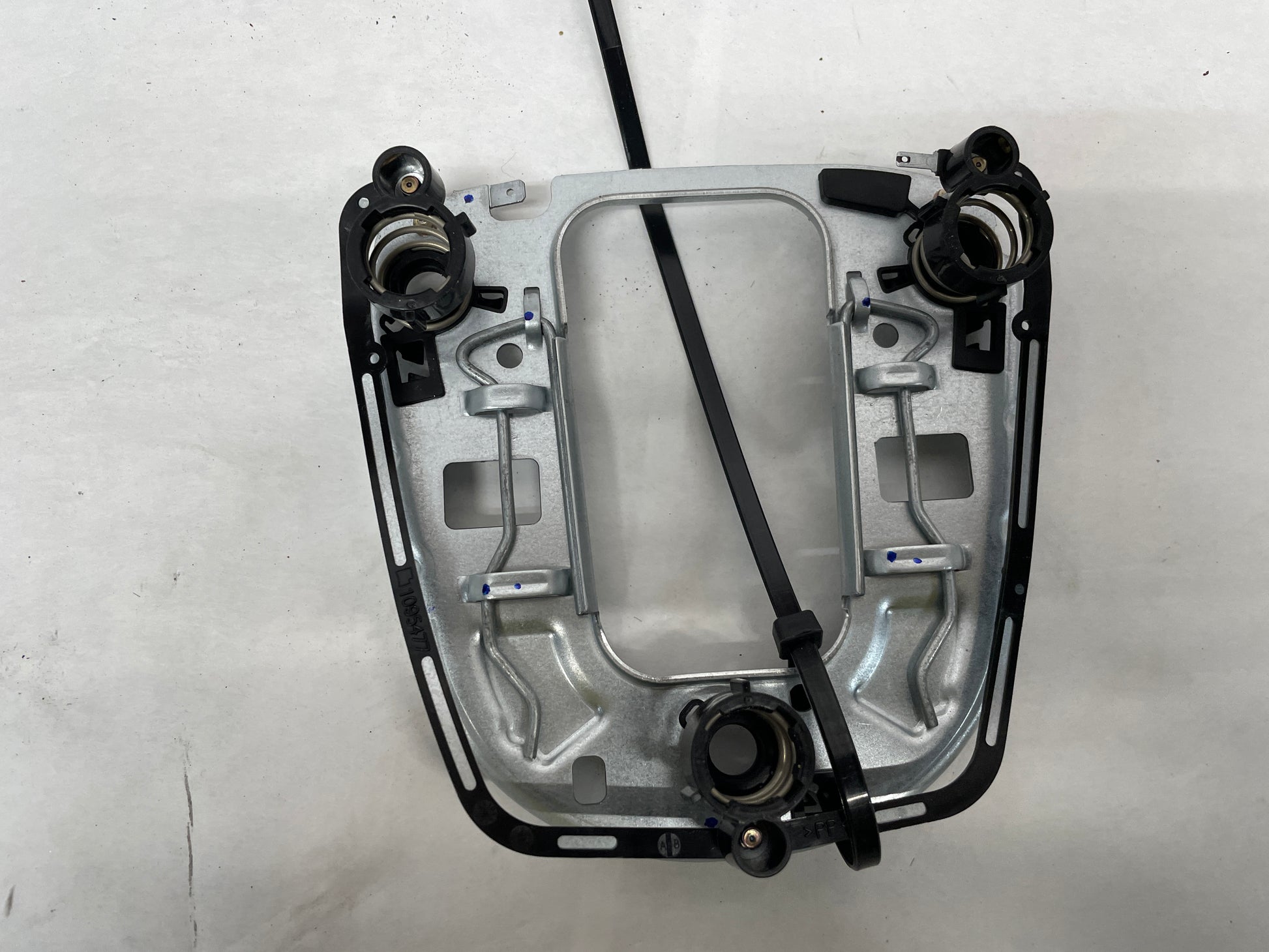 2017 Chevy SS Sedan Steering Wheel Horn Bracket OEM - Day's Parts Yard