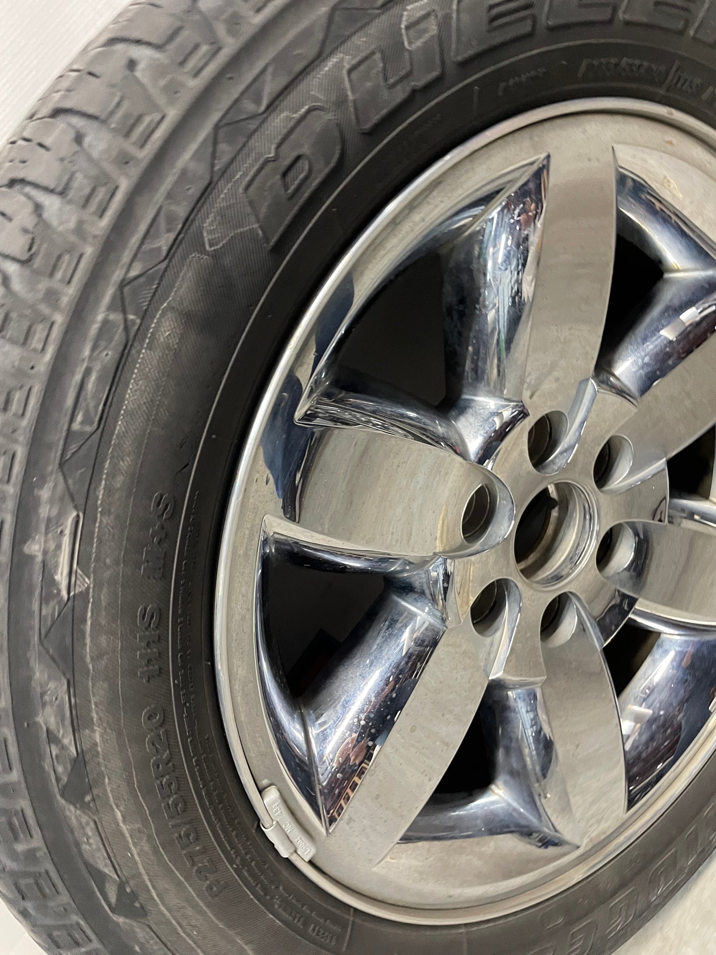 2013 GMC Sierra C1500 SLE Wheels & Tires Bridgestone Dueler Set 20X8.5 - Day's Parts Yard