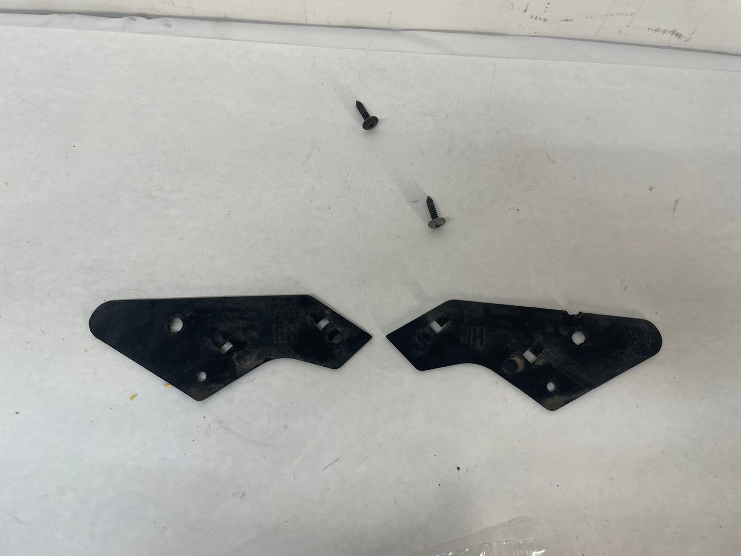 2009 Pontiac G8 GTRH & LH Rear Bumper Fascia Extension OEM ??? - Day's Parts Yard