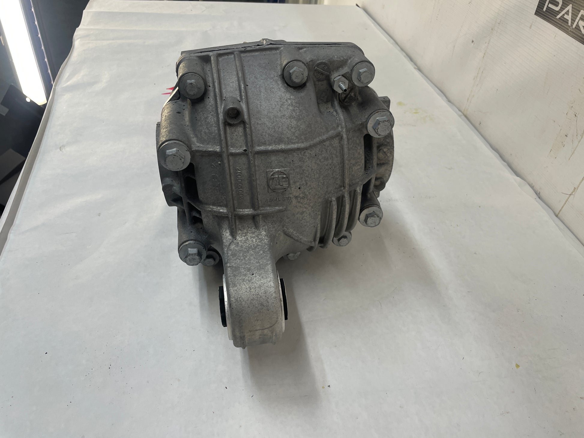 2009 Pontiac G8 GT Rear End Rearend Carrier 2.92 LSD Differential OEM - Day's Parts Yard