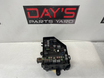 2008 Pontiac G8 Base Engine Bay Fuse Relay Box OEM - Day's Parts Yard