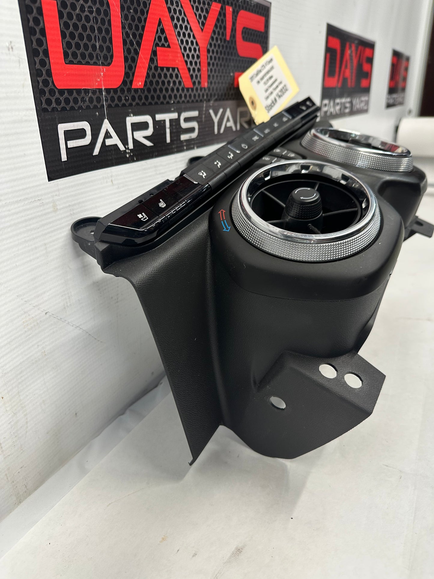 2011 Cadillac CTS-V Coupe  HVAC Heater AC Climate Temperature Controls OEM - Day's Parts Yard