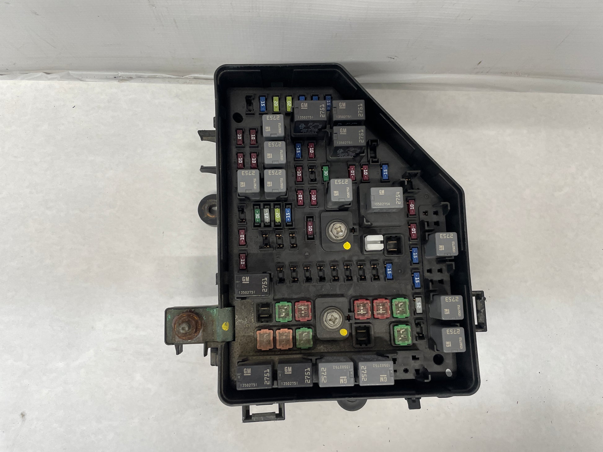 2008 Pontiac G8 Base Engine Bay Fuse Relay Box OEM - Day's Parts Yard
