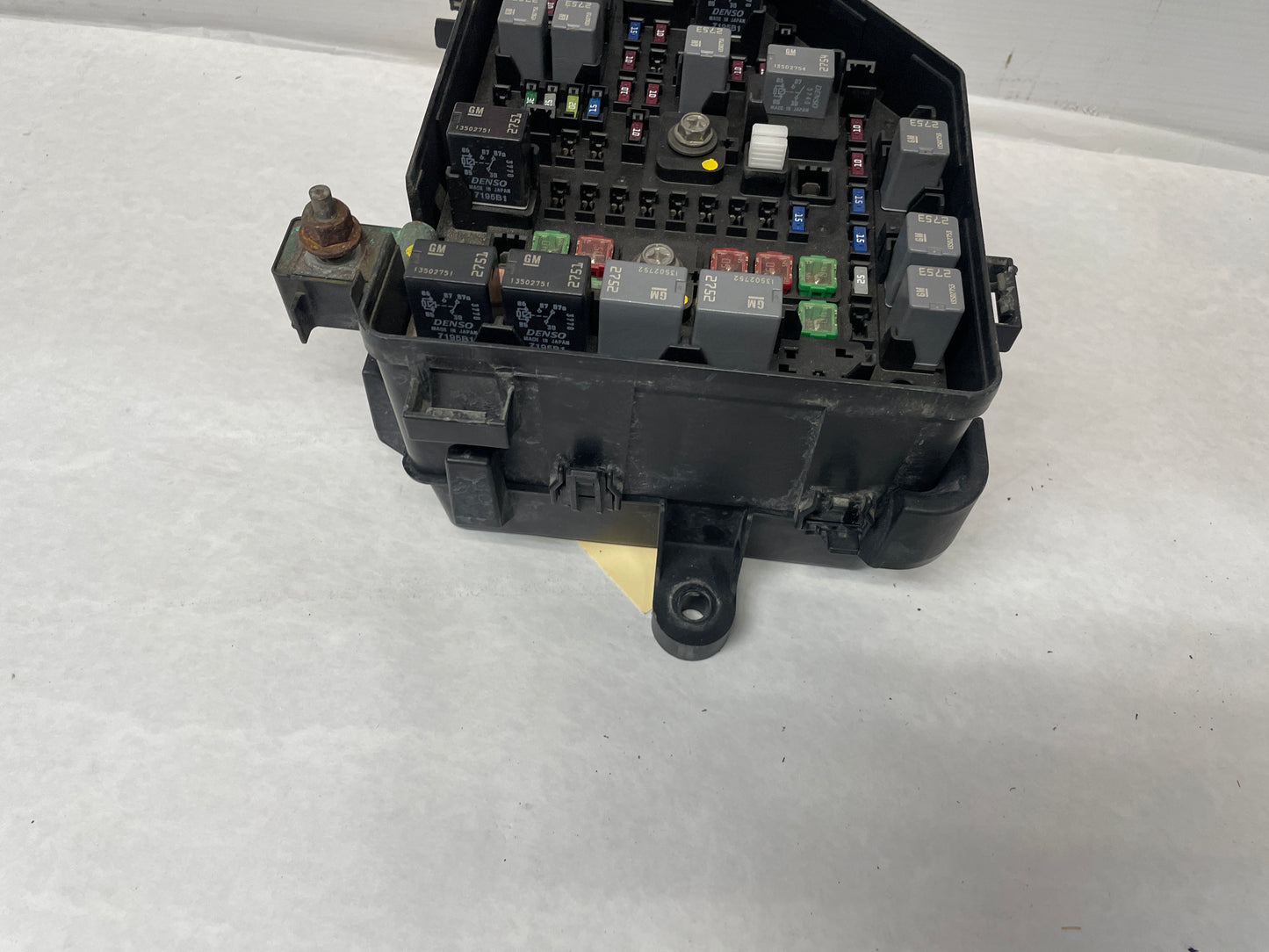 2008 Pontiac G8 Base Engine Bay Fuse Relay Box OEM - Day's Parts Yard