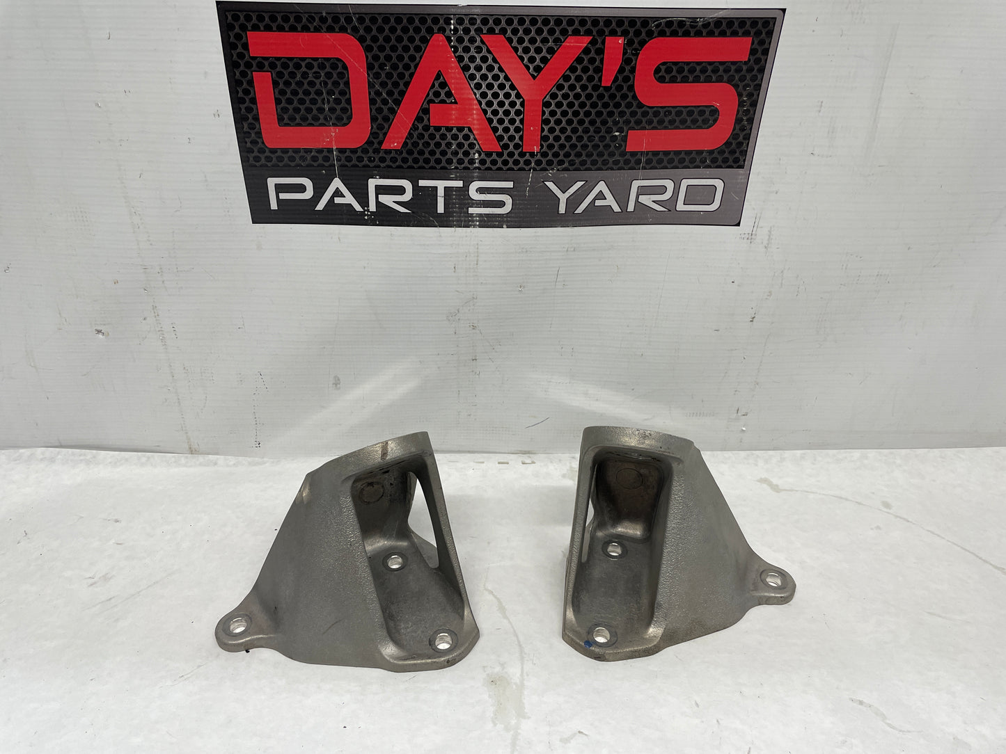 1999 Chevy C5 Corvette RH & LH Motor Mount Brackets OEM - Day's Parts Yard