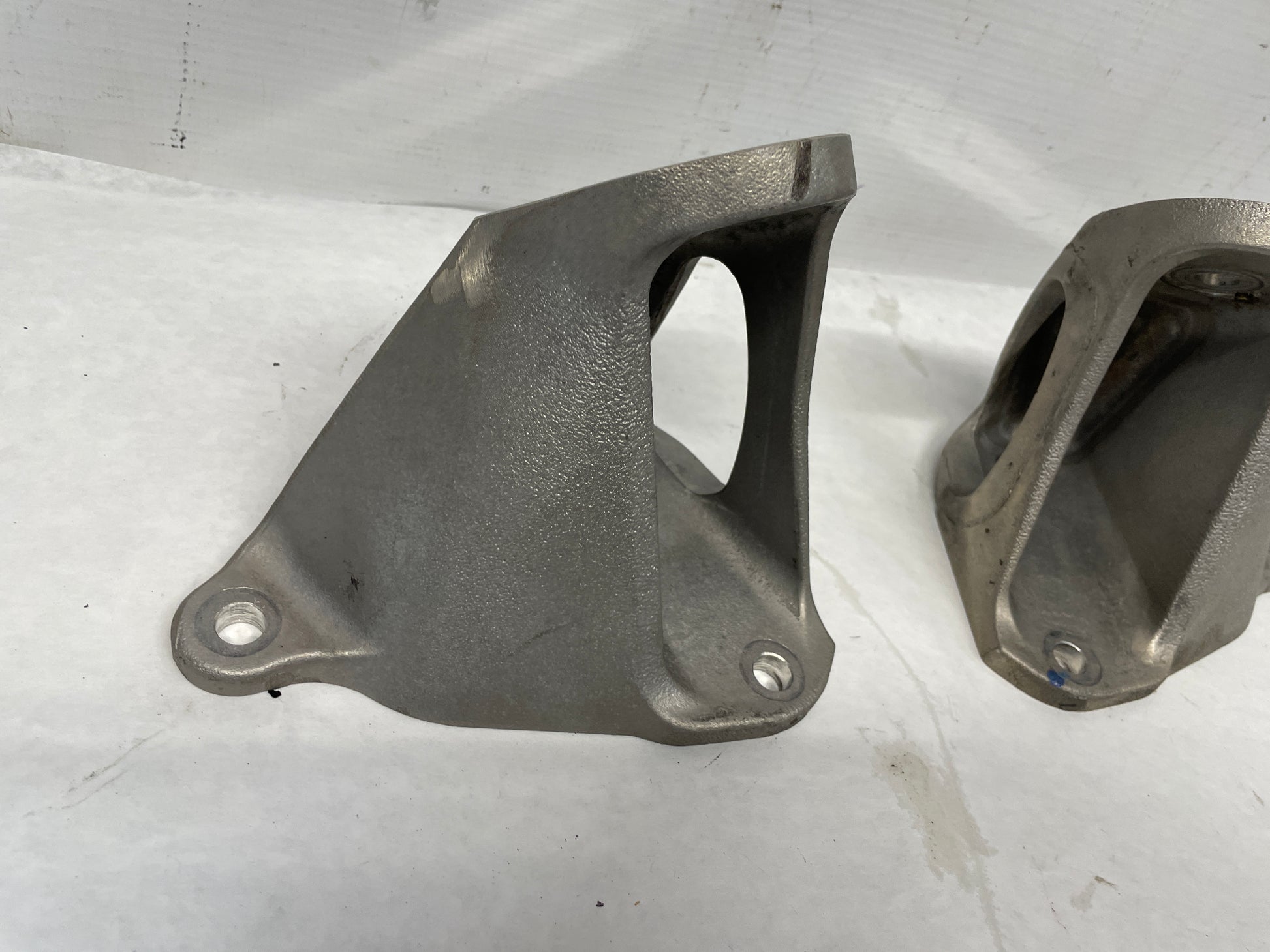 1999 Chevy C5 Corvette RH & LH Motor Mount Brackets OEM - Day's Parts Yard