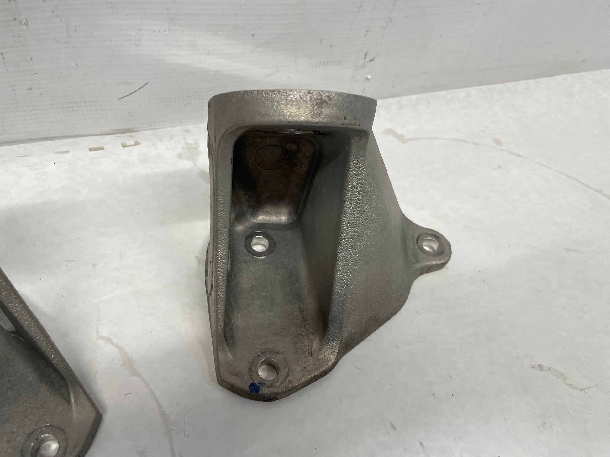 1999 Chevy C5 Corvette RH & LH Motor Mount Brackets OEM - Day's Parts Yard