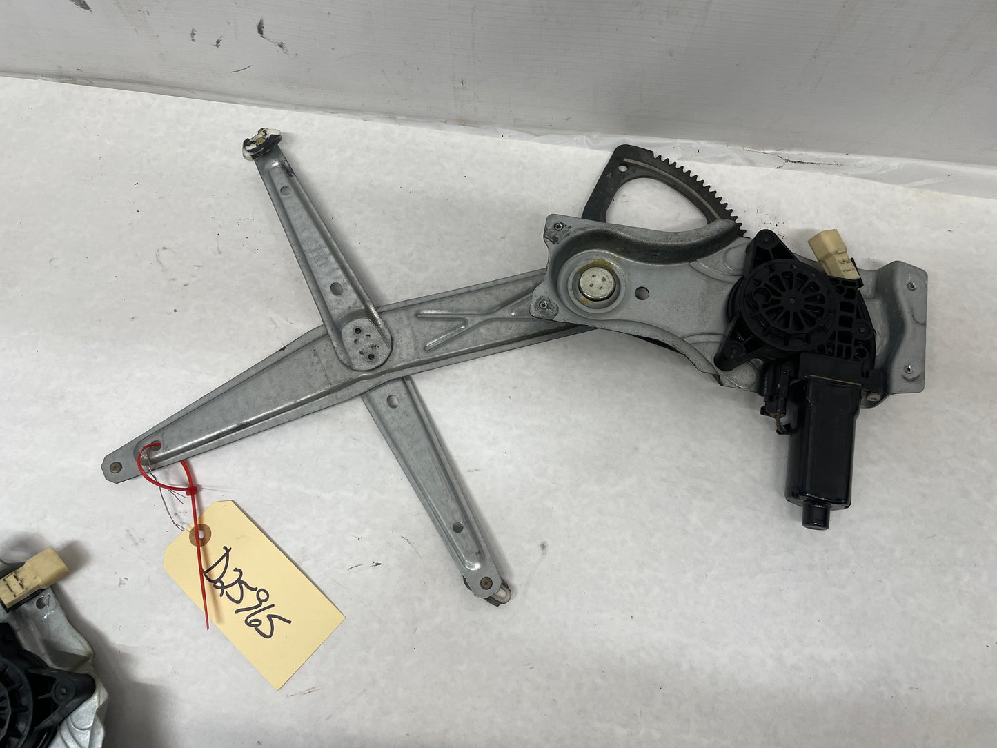 2006 Pontiac GTO RH Passenger Front Window Regulator Motor OEM - Day's Parts Yard
