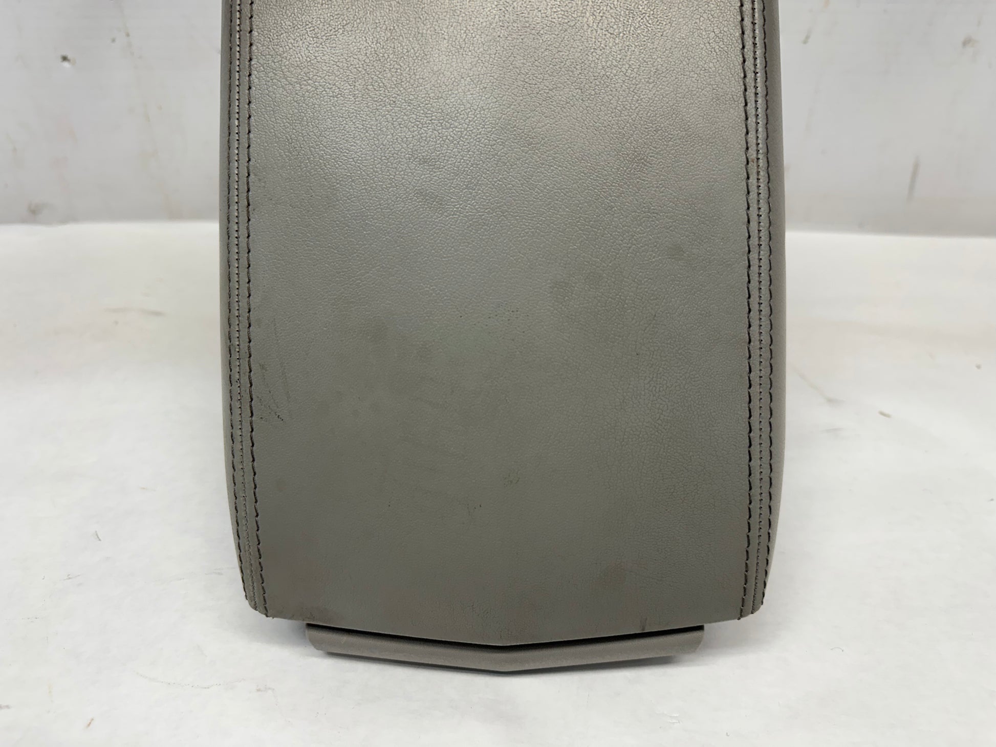 2011 Cadillac CTS-V Coupe Center Console Lid w/ Bracket OEM - Day's Parts Yard