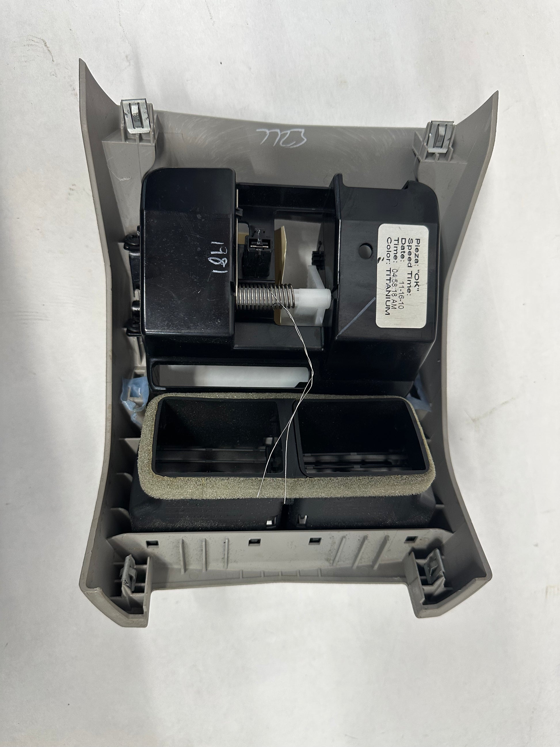 2011 Cadillac CTS-V Coupe Center Console Rear Vent OEM - Day's Parts Yard