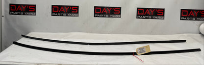 2006 Pontiac GTO RH & LH Roof Panel Joint Finish Trim Molding OEM - Day's Parts Yard