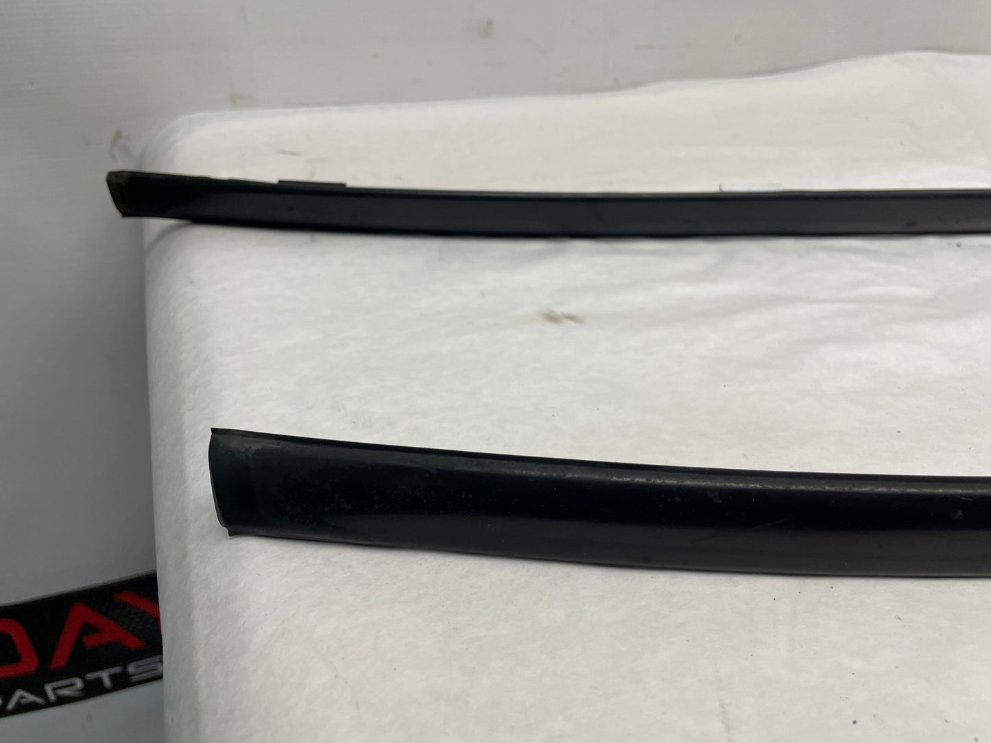2006 Pontiac GTO RH & LH Roof Panel Joint Finish Trim Molding OEM - Day's Parts Yard