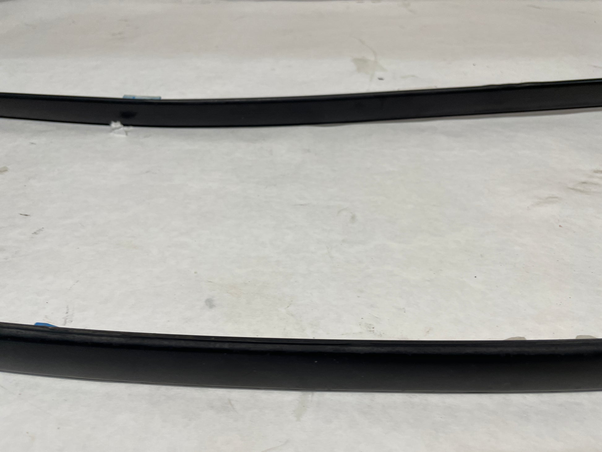 2006 Pontiac GTO RH & LH Roof Panel Joint Finish Trim Molding OEM - Day's Parts Yard