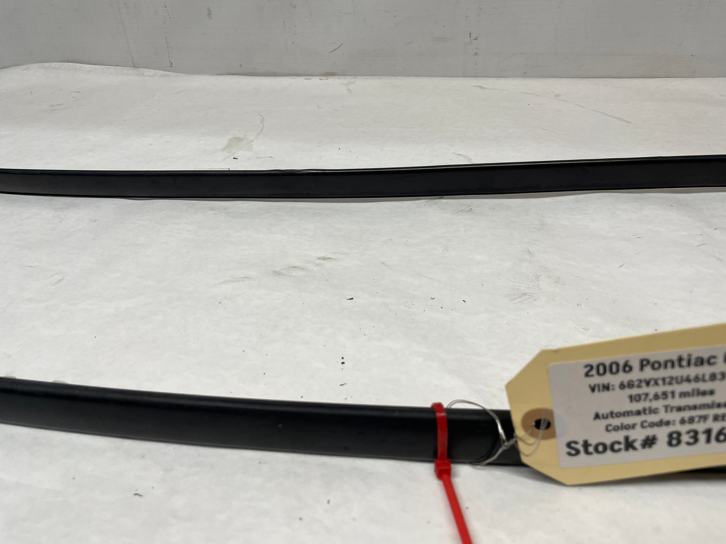 2006 Pontiac GTO RH & LH Roof Panel Joint Finish Trim Molding OEM - Day's Parts Yard